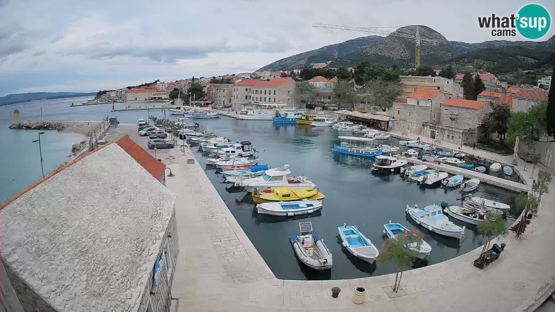 Webcam porto di Bol – Vista live sulla Riva e Marina