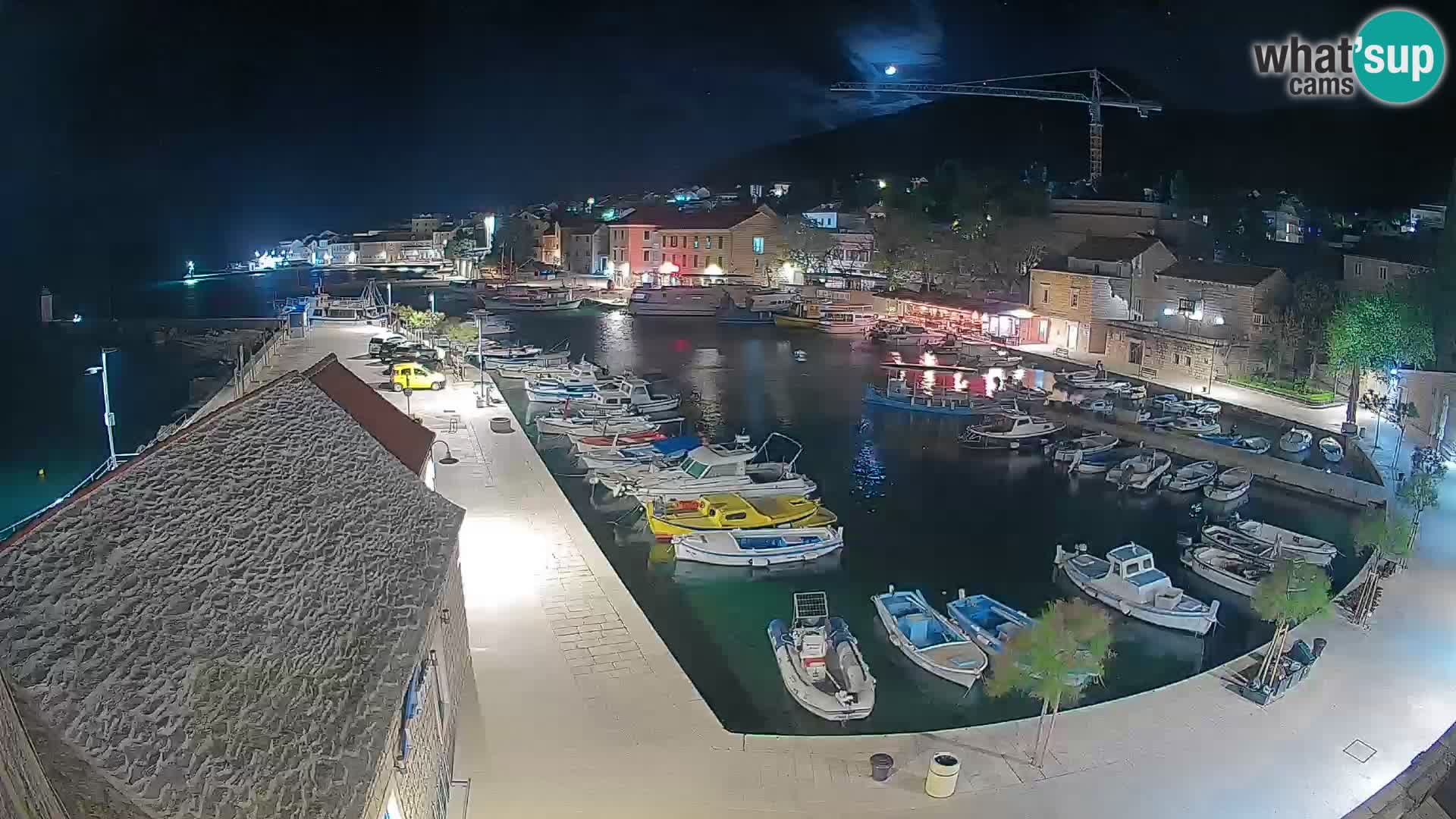 Webcam porto di Bol – Vista live sulla Riva e Marina