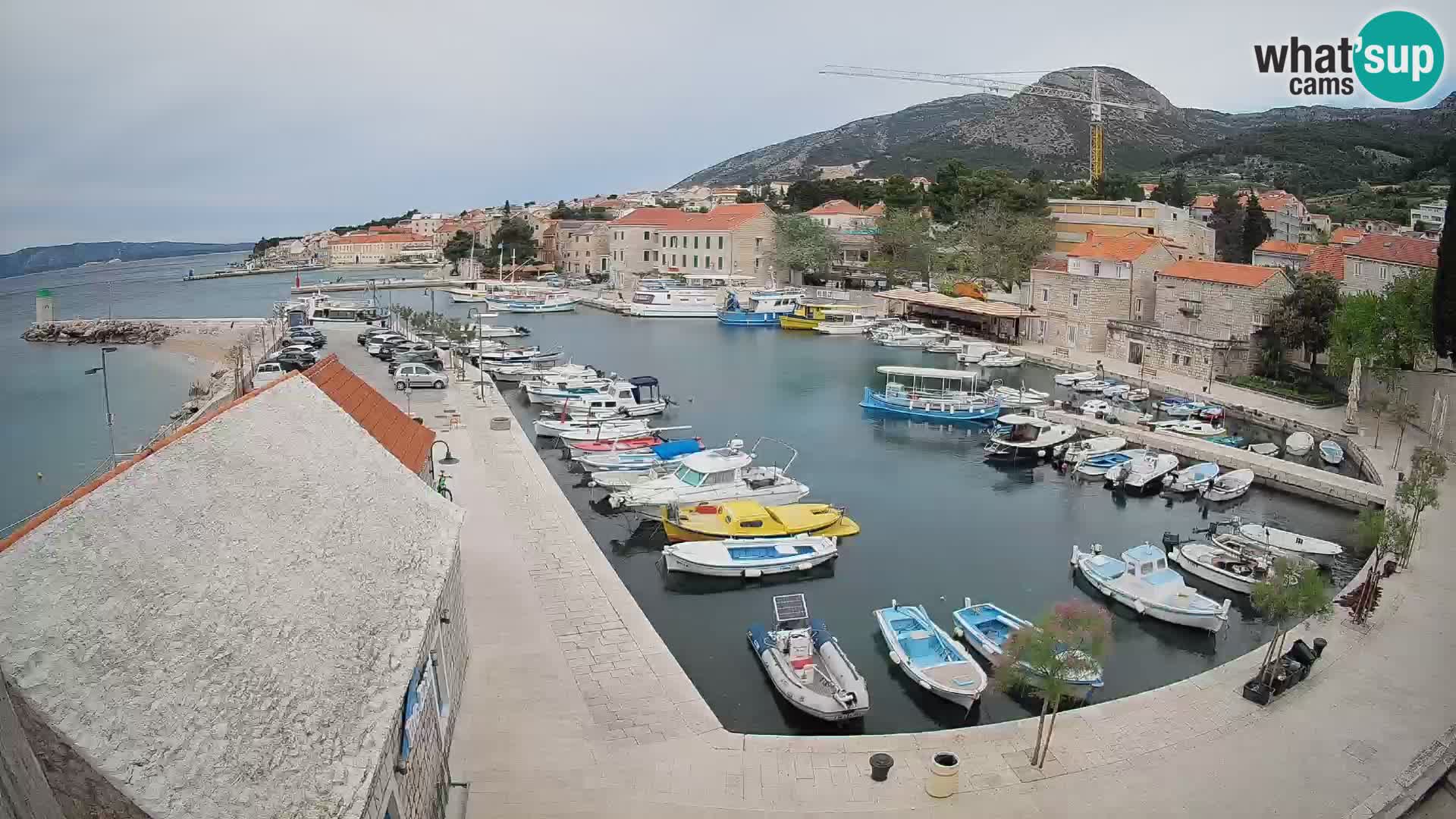 Webcam porto di Bol – Vista live sulla Riva e Marina