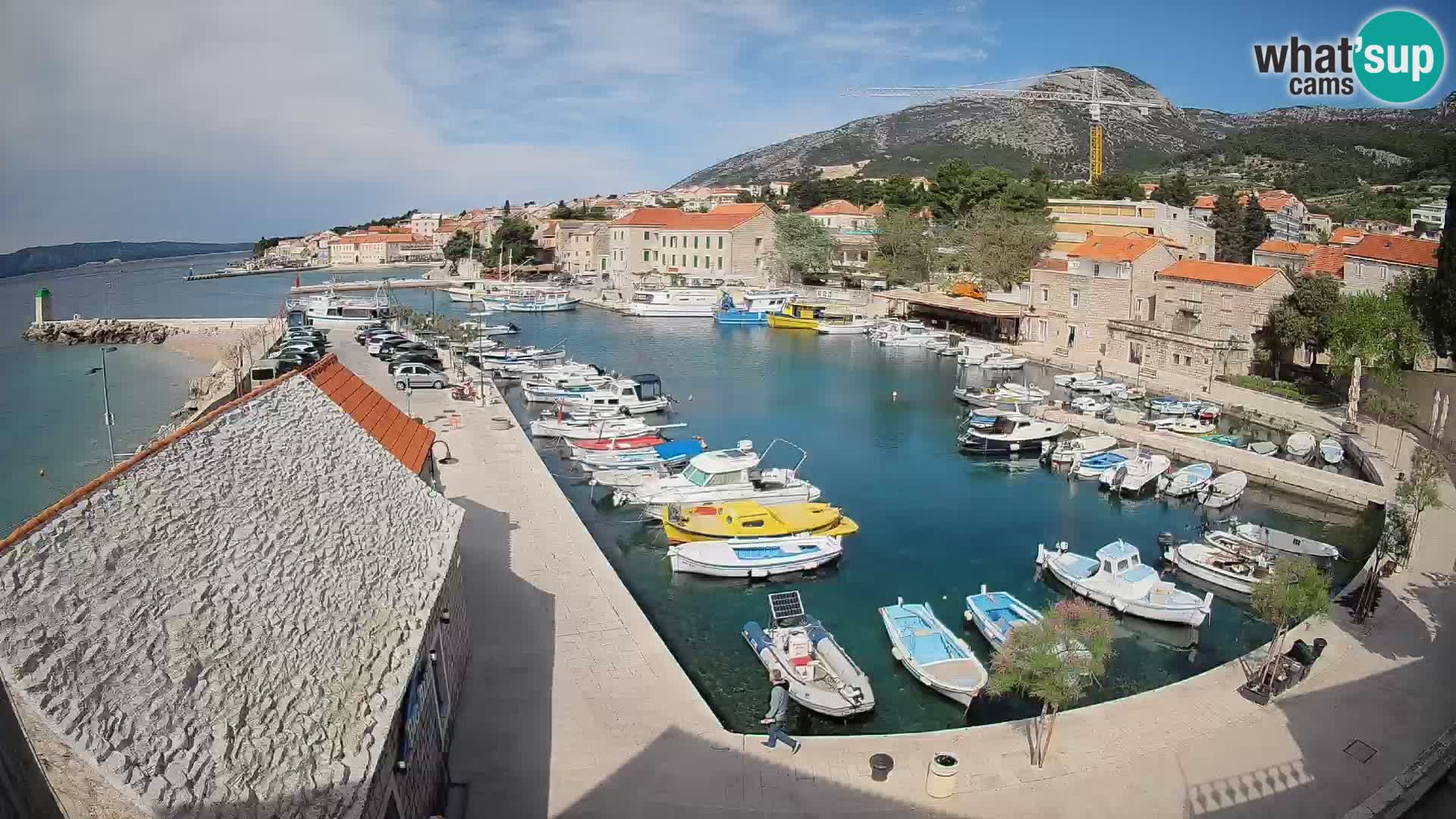 Web kamera Bol Riva – Pogled uživo na luku i marinu