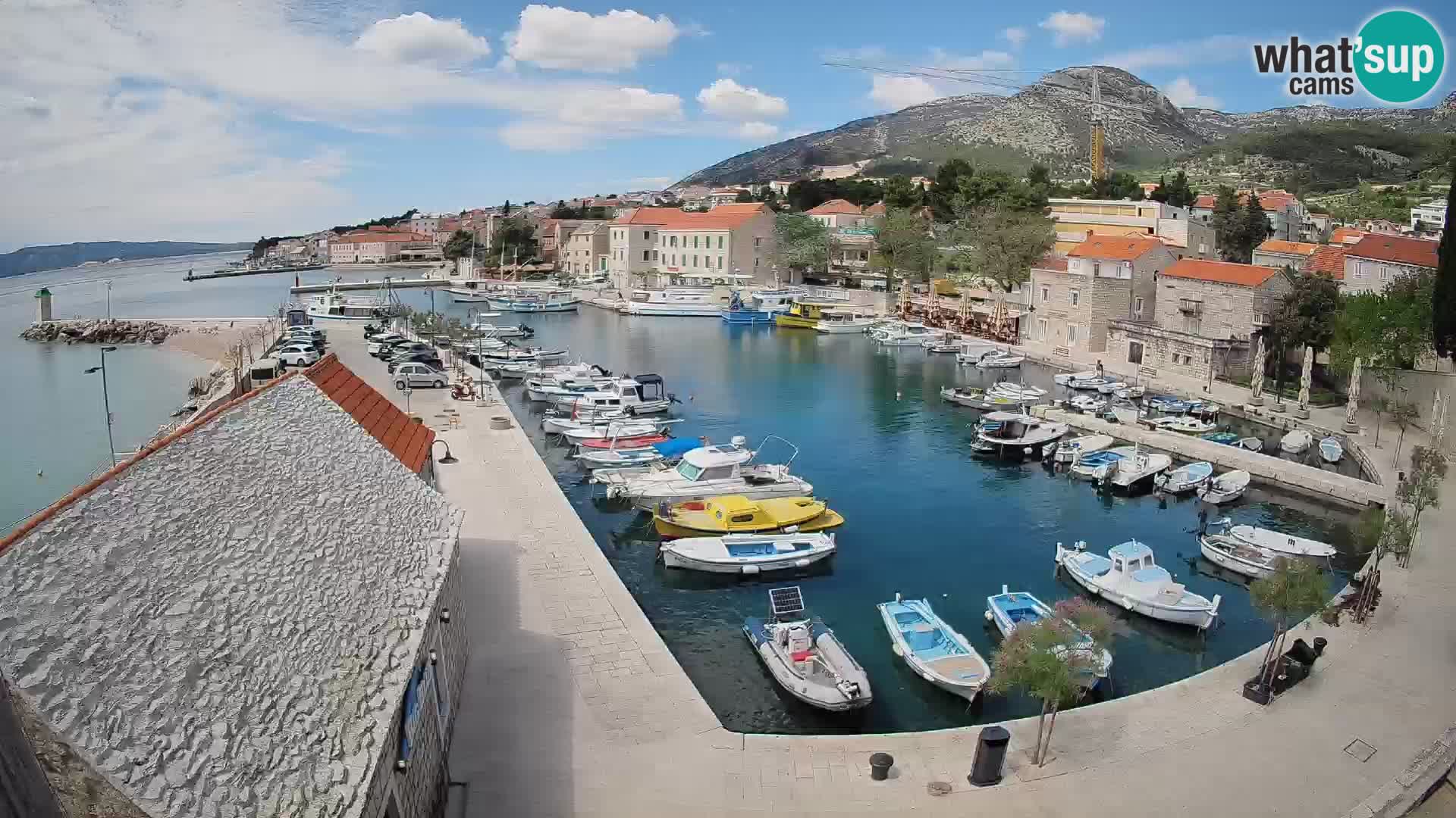 Web kamera Bol Riva – Pogled uživo na luku i marinu