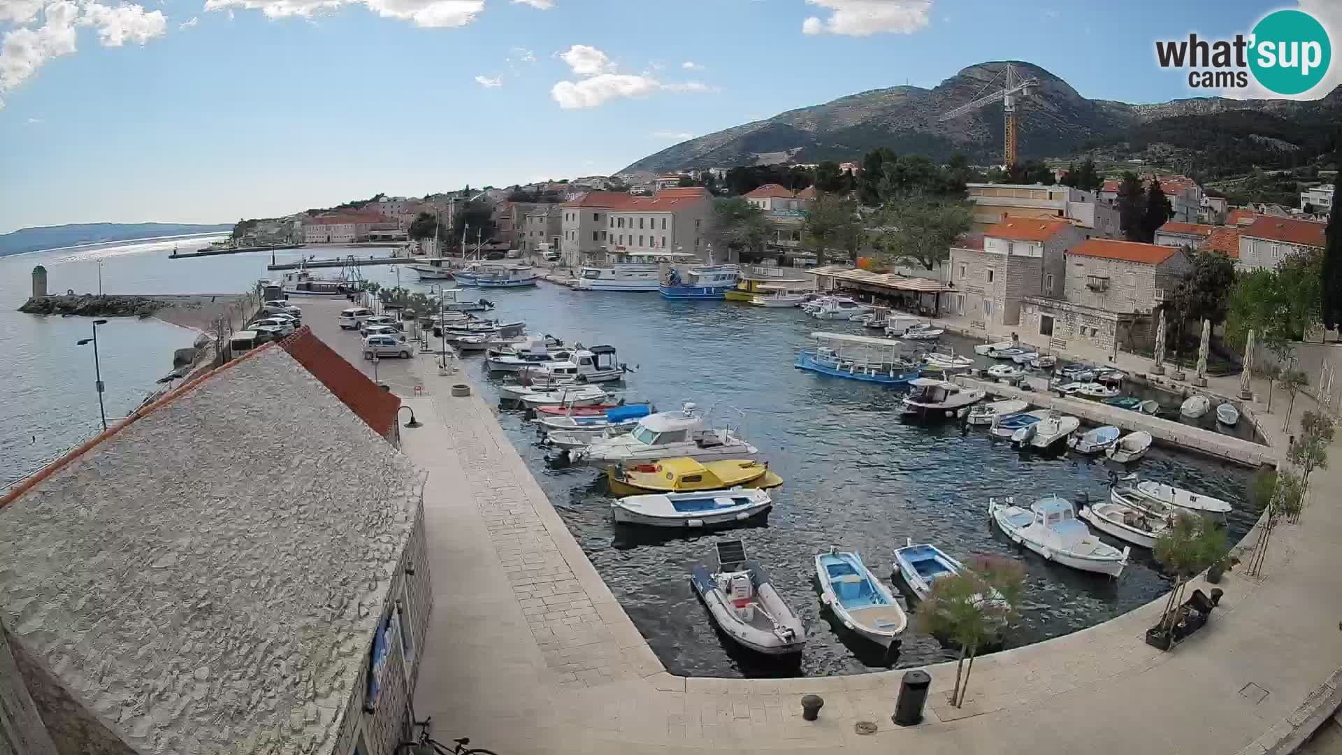 Web kamera Bol Riva – Pogled uživo na luku i marinu