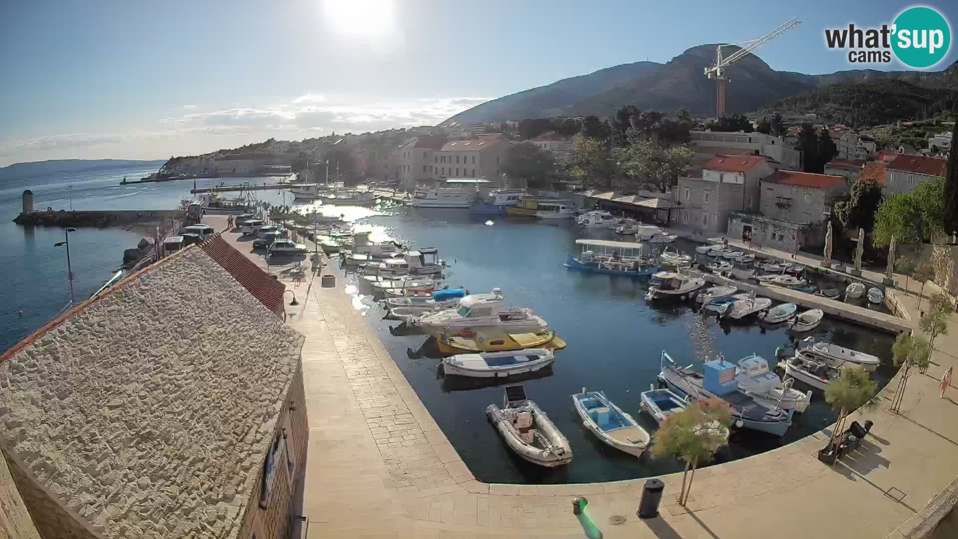 Web kamera Bol Riva – Pogled uživo na luku i marinu