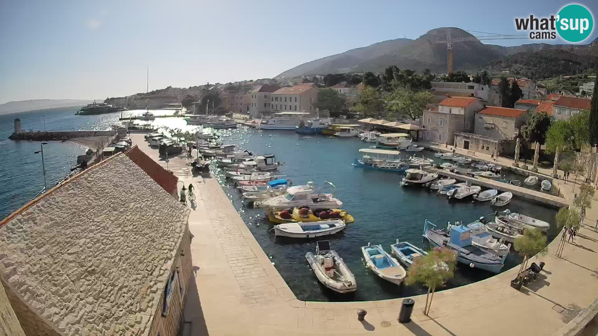 Webcam porto di Bol – Vista live sulla Riva e Marina