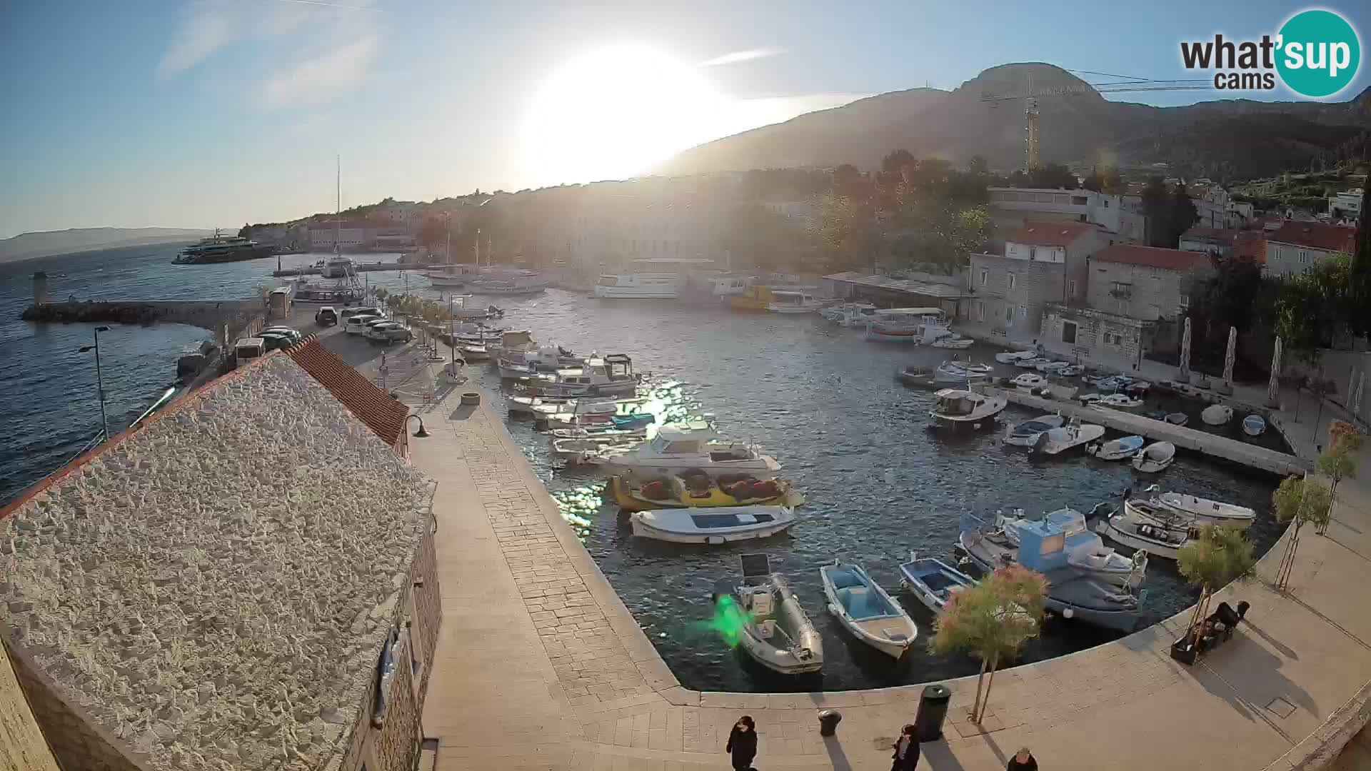 Webcam porto di Bol – Vista live sulla Riva e Marina