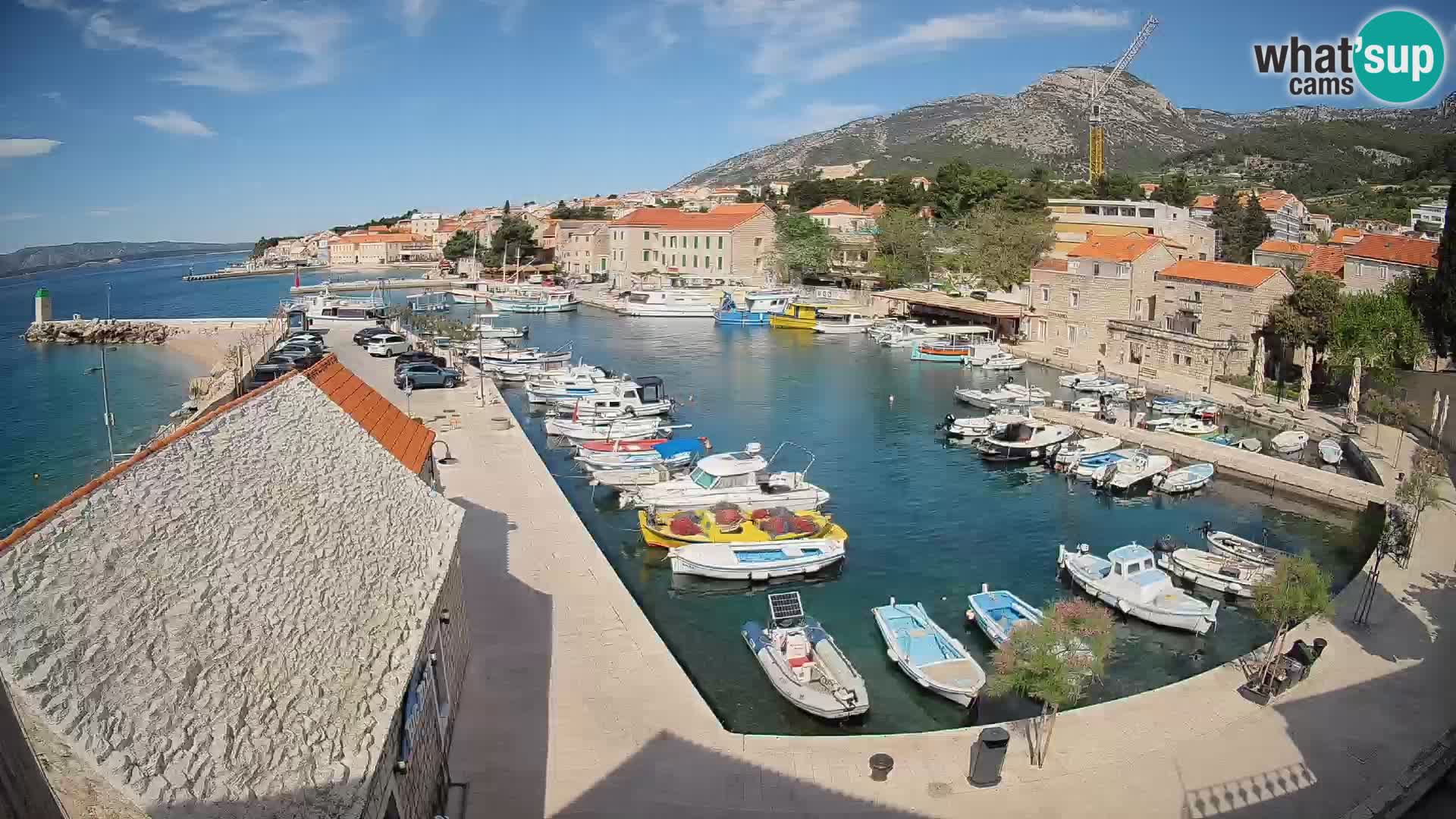 Web kamera Bol Riva – Pogled uživo na luku i marinu