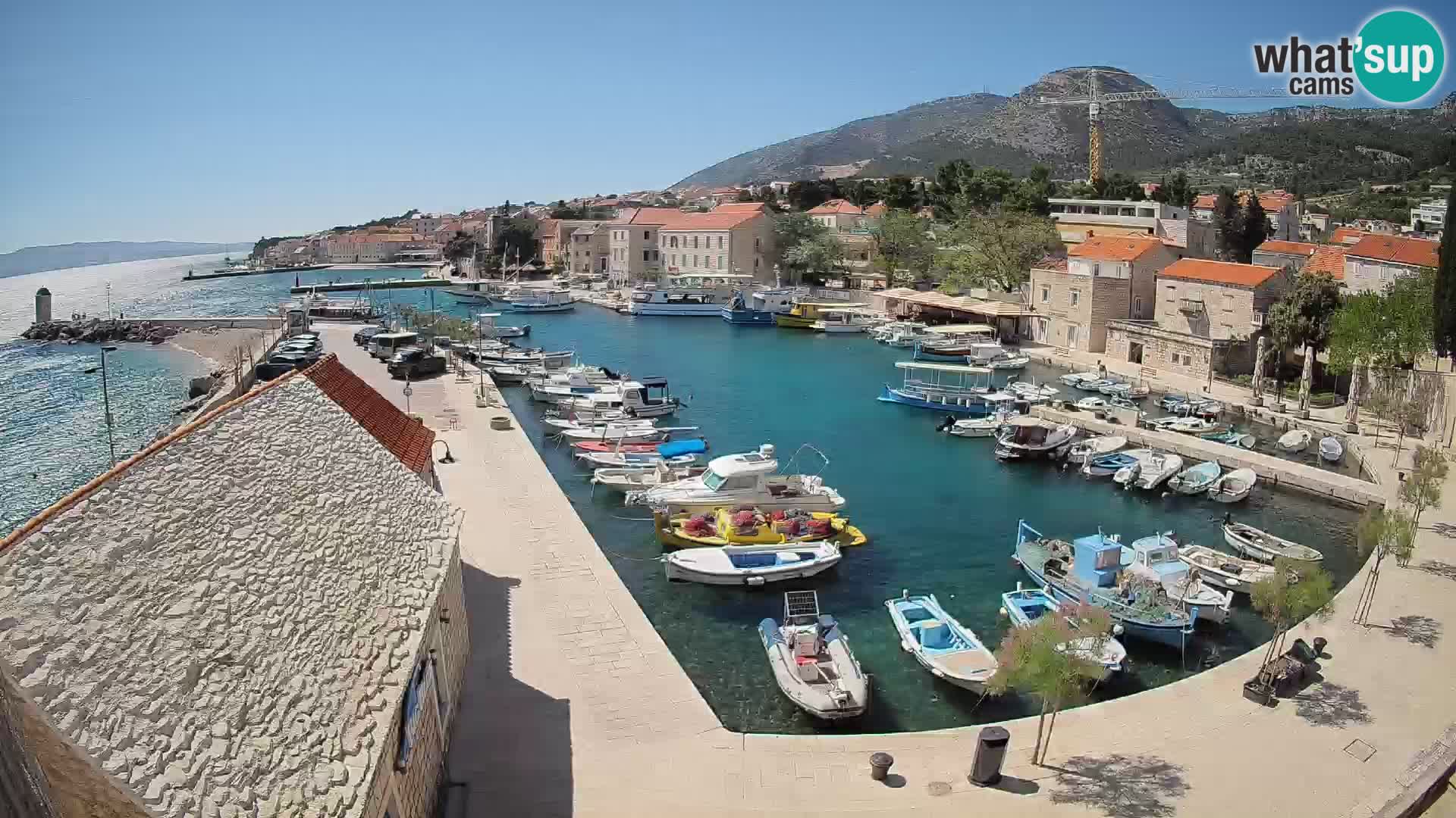 Webcam porto di Bol – Vista live sulla Riva e Marina