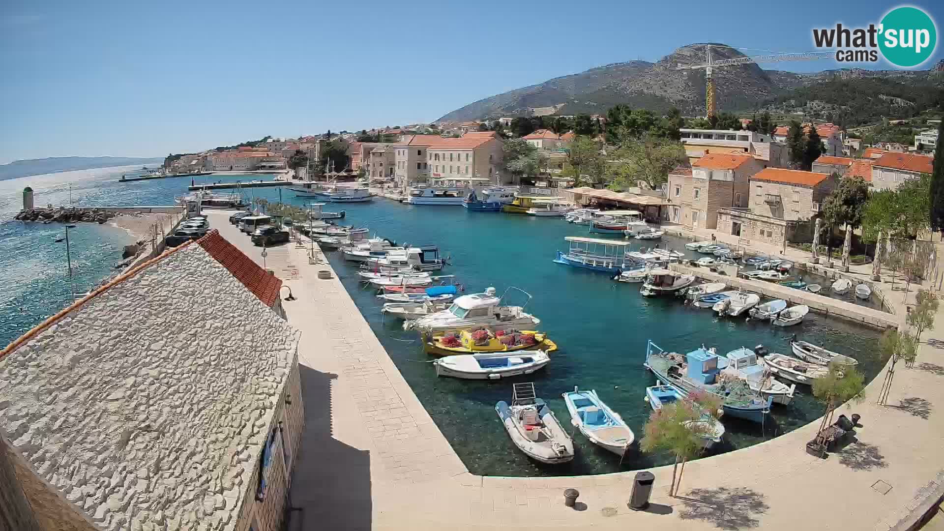 Webcam porto di Bol – Vista live sulla Riva e Marina