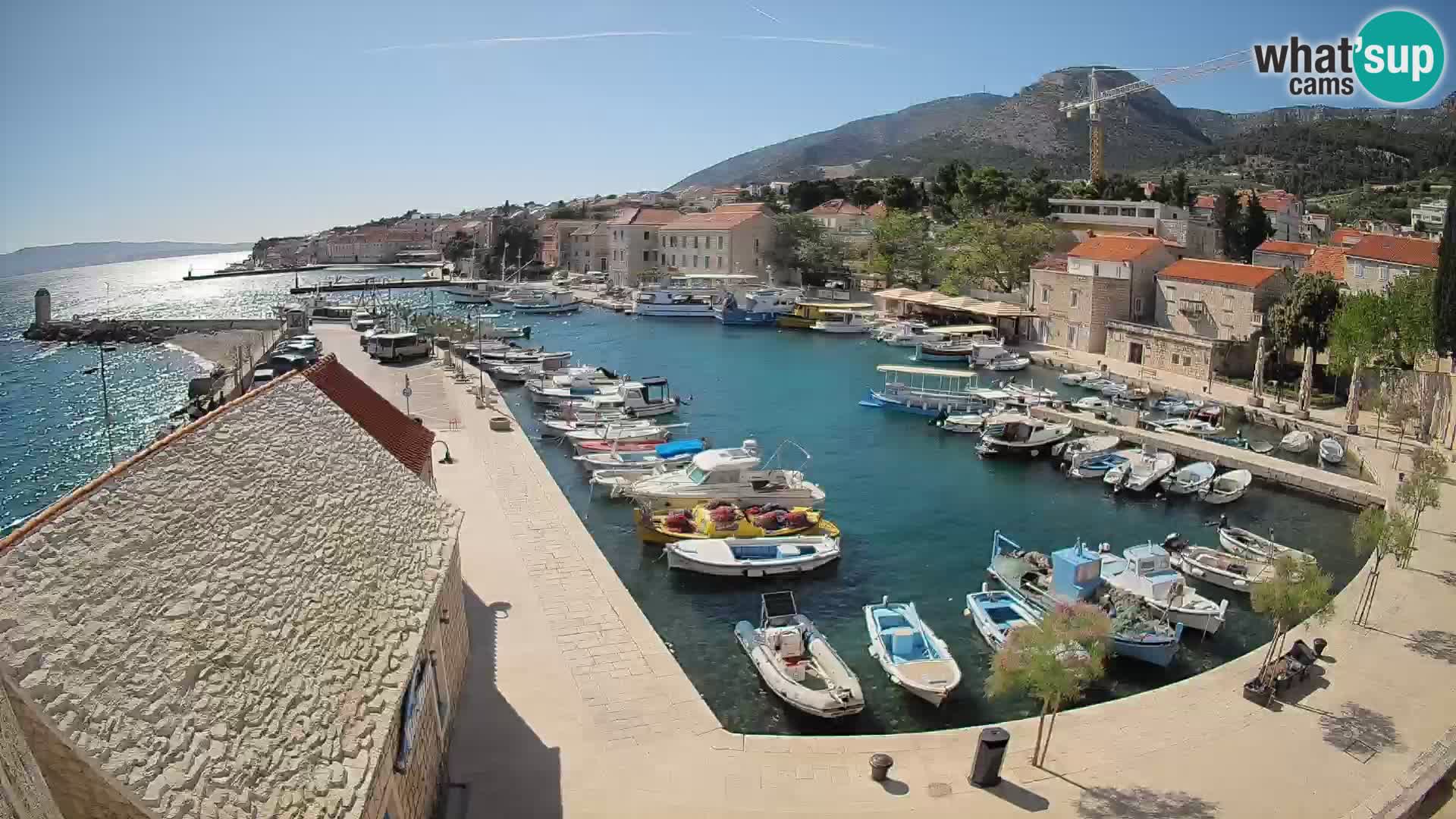 Webcam porto di Bol – Vista live sulla Riva e Marina