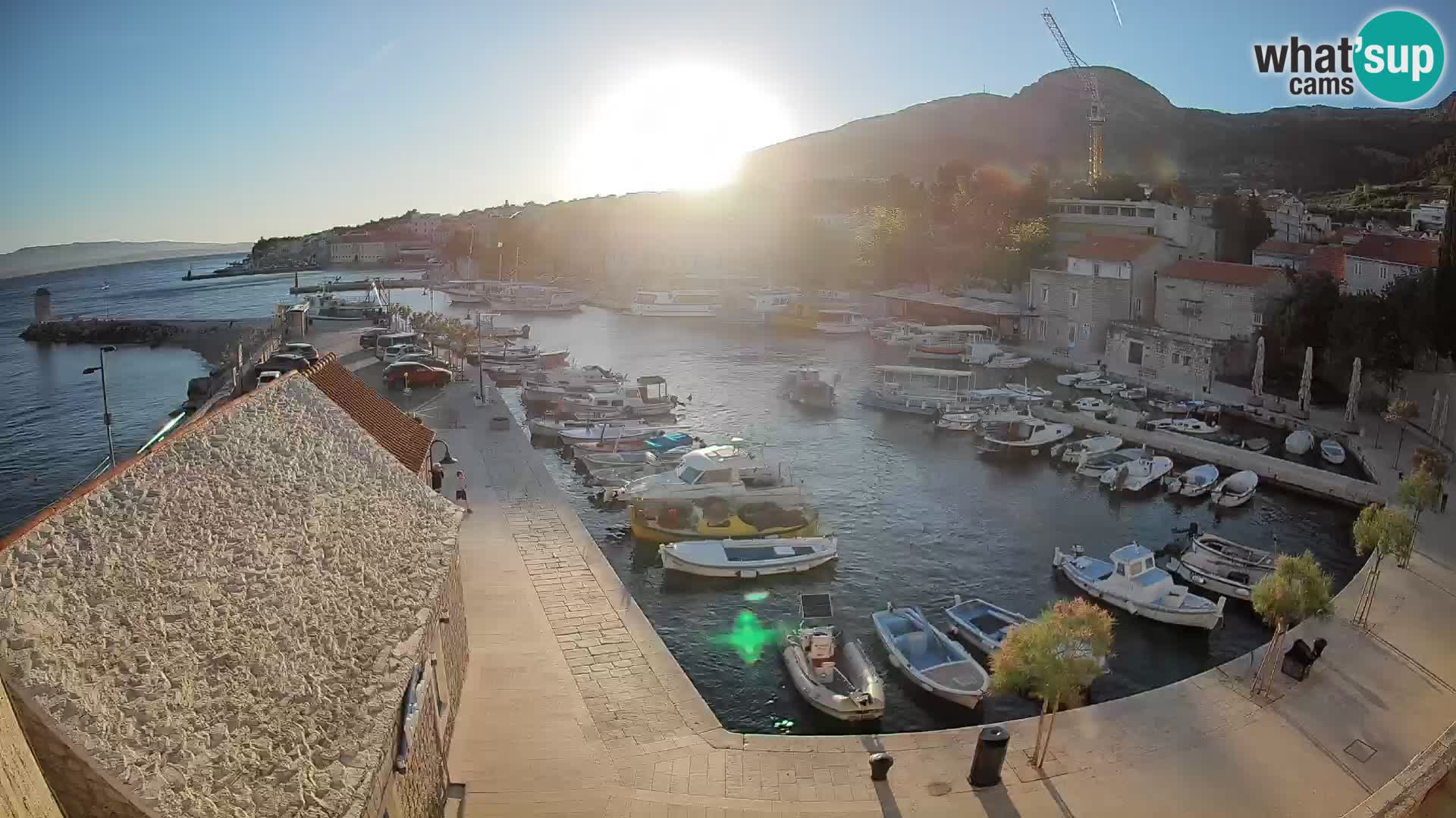 Webcam porto di Bol – Vista live sulla Riva e Marina