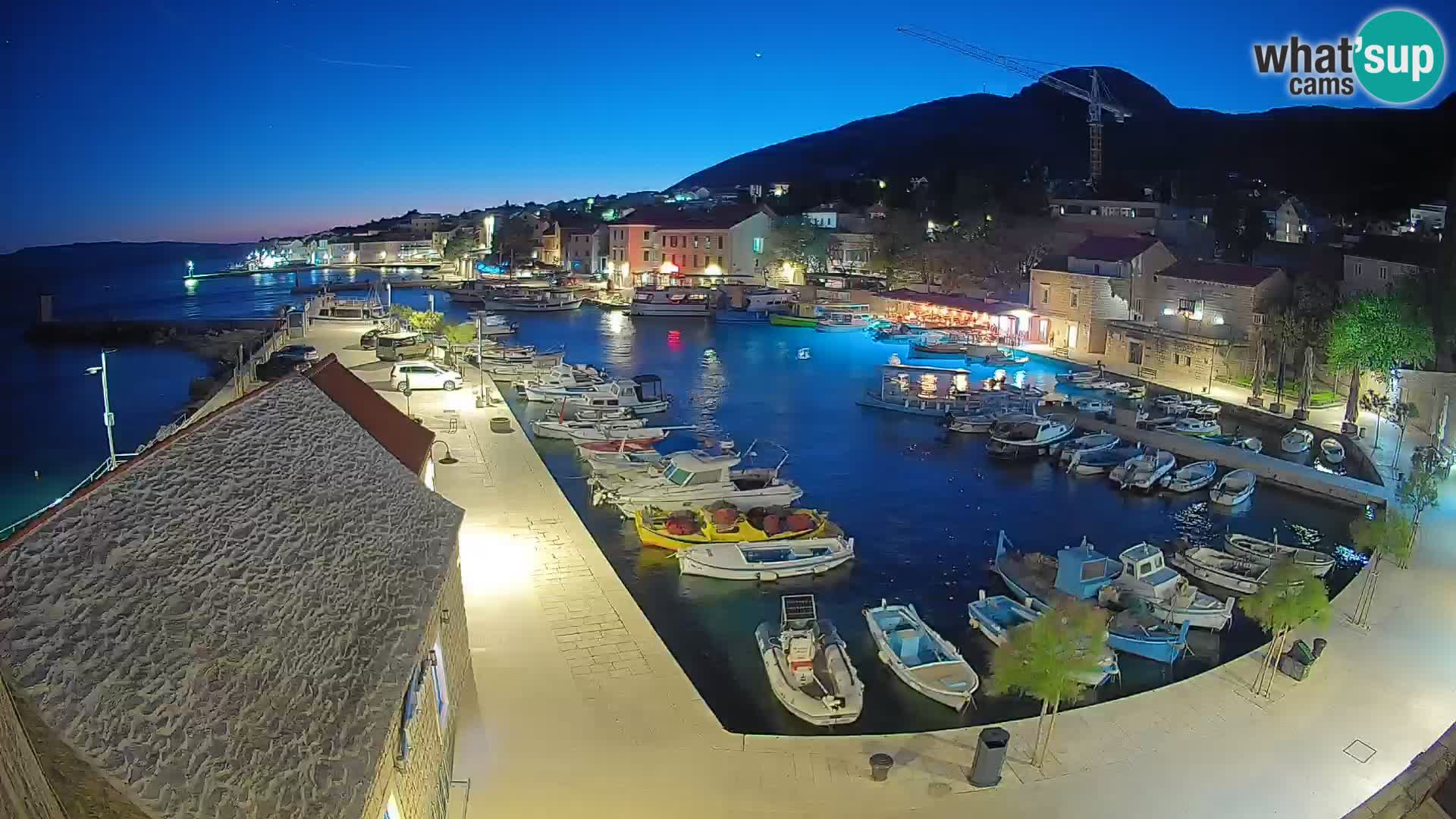 Webcam porto di Bol – Vista live sulla Riva e Marina