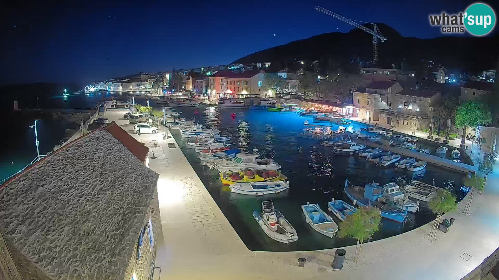 Webcam porto di Bol – Vista live sulla Riva e Marina