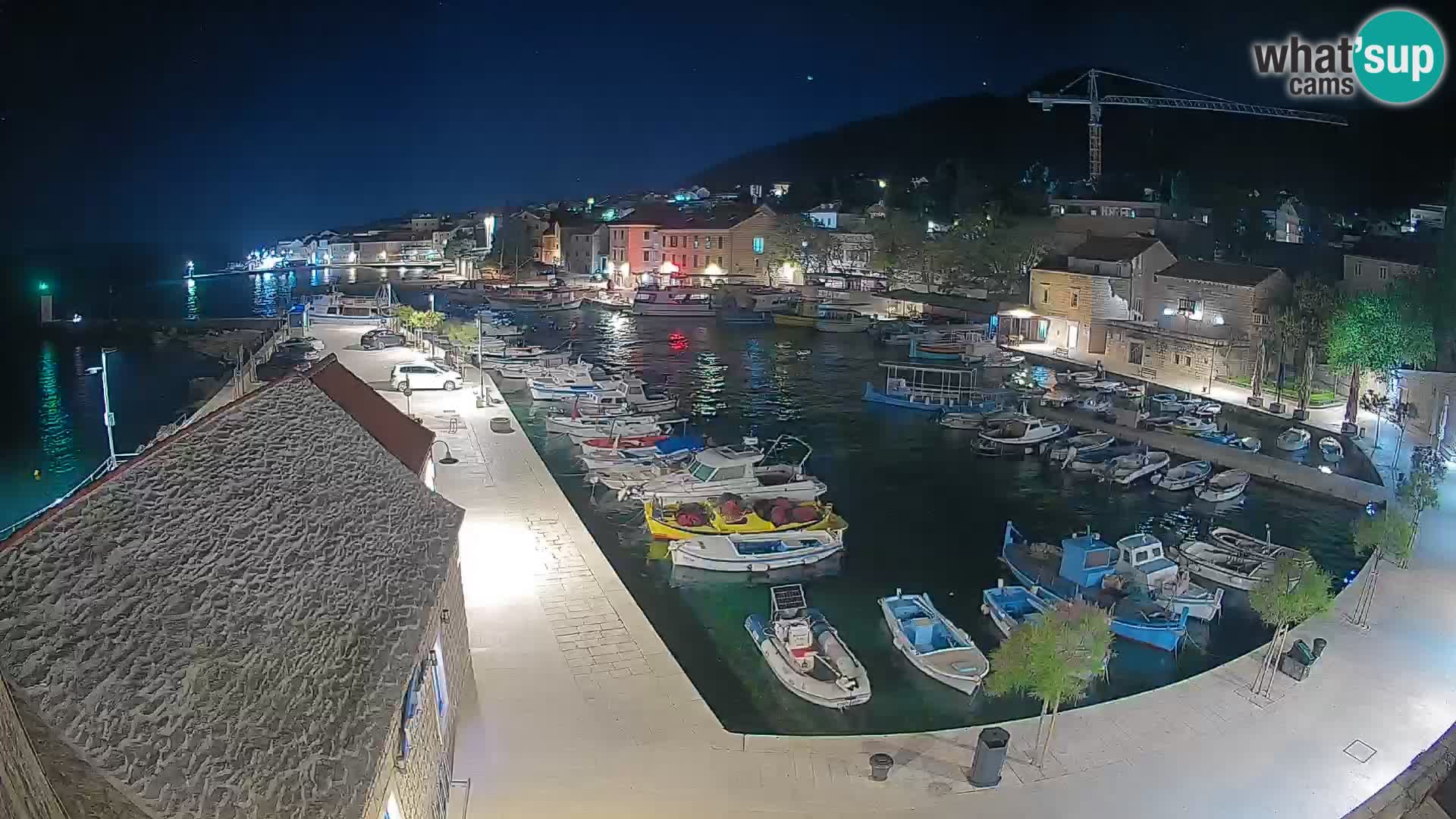 Webcam porto di Bol – Vista live sulla Riva e Marina