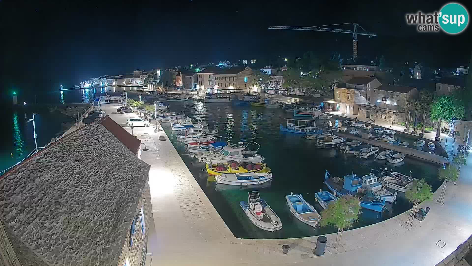 Webcam porto di Bol – Vista live sulla Riva e Marina