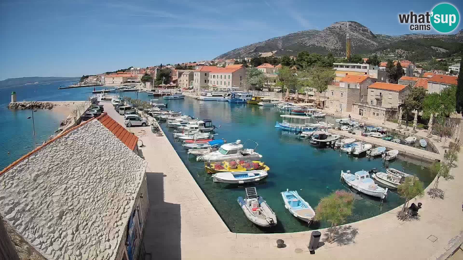 Web kamera Bol Riva – Pogled uživo na luku i marinu