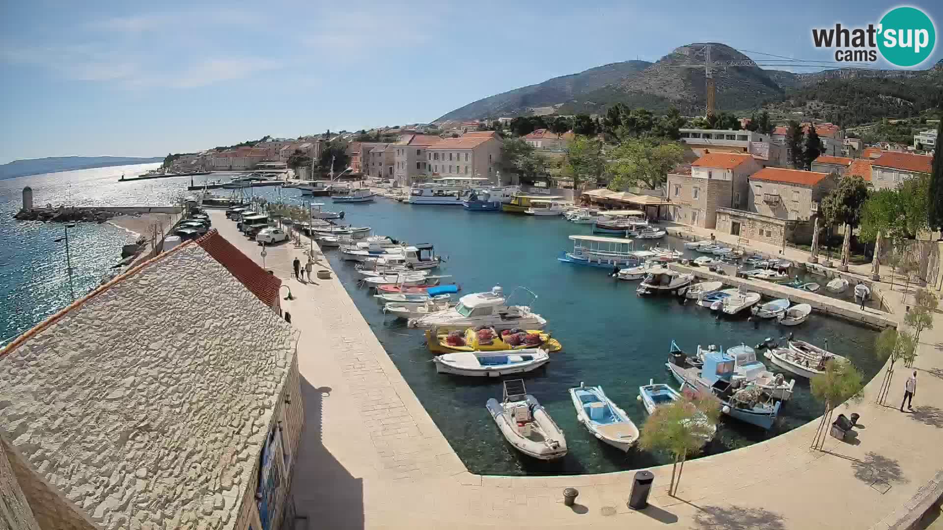 Webcam Bol Hafen – Liveblick auf Bol Riva & Marina