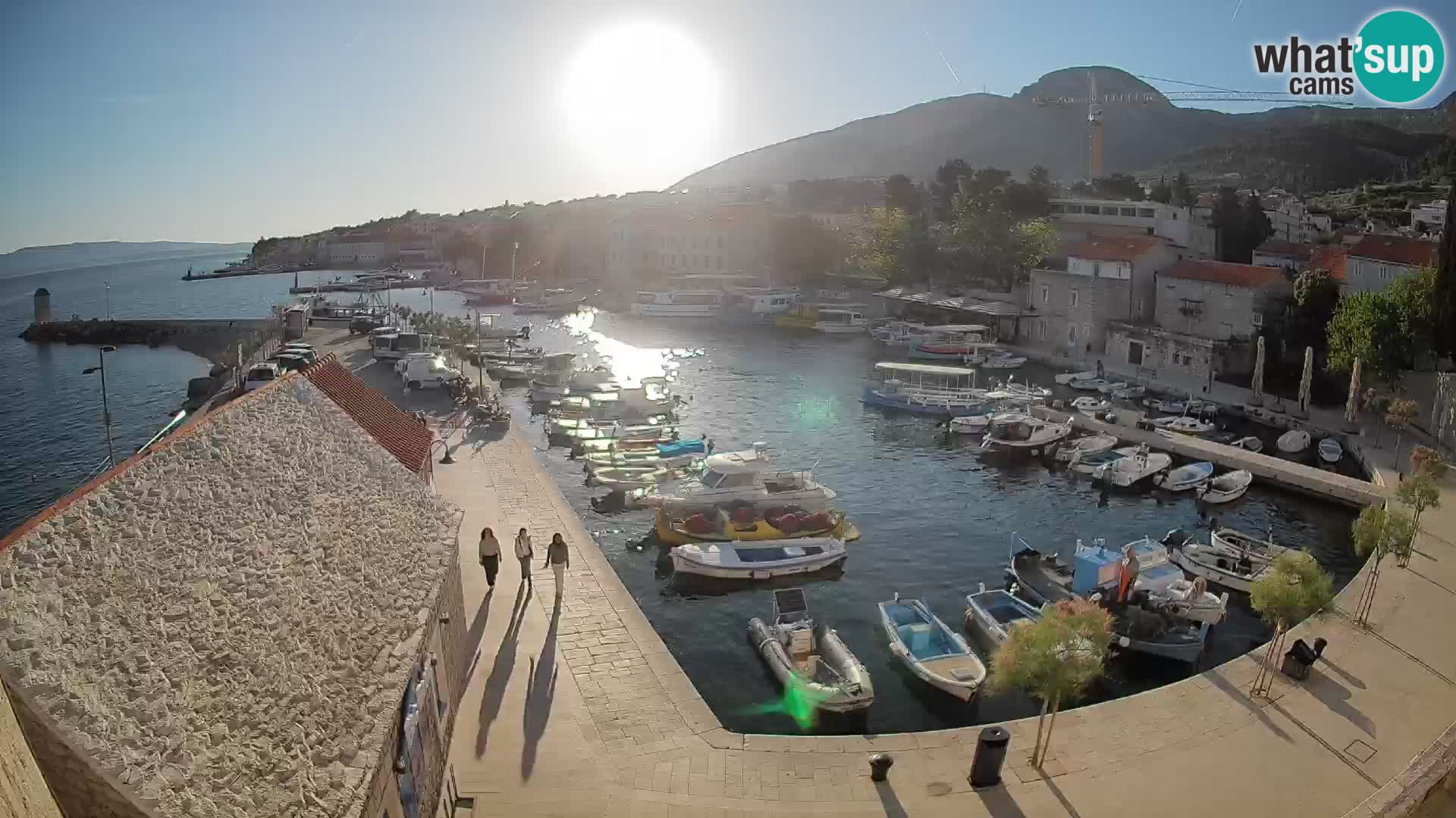 Webcam porto di Bol – Vista live sulla Riva e Marina