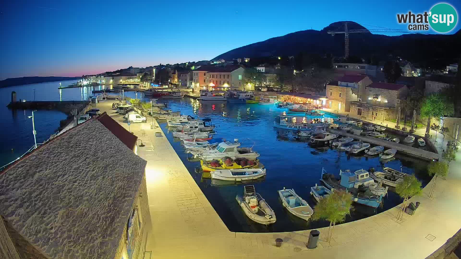 Webcam porto di Bol – Vista live sulla Riva e Marina