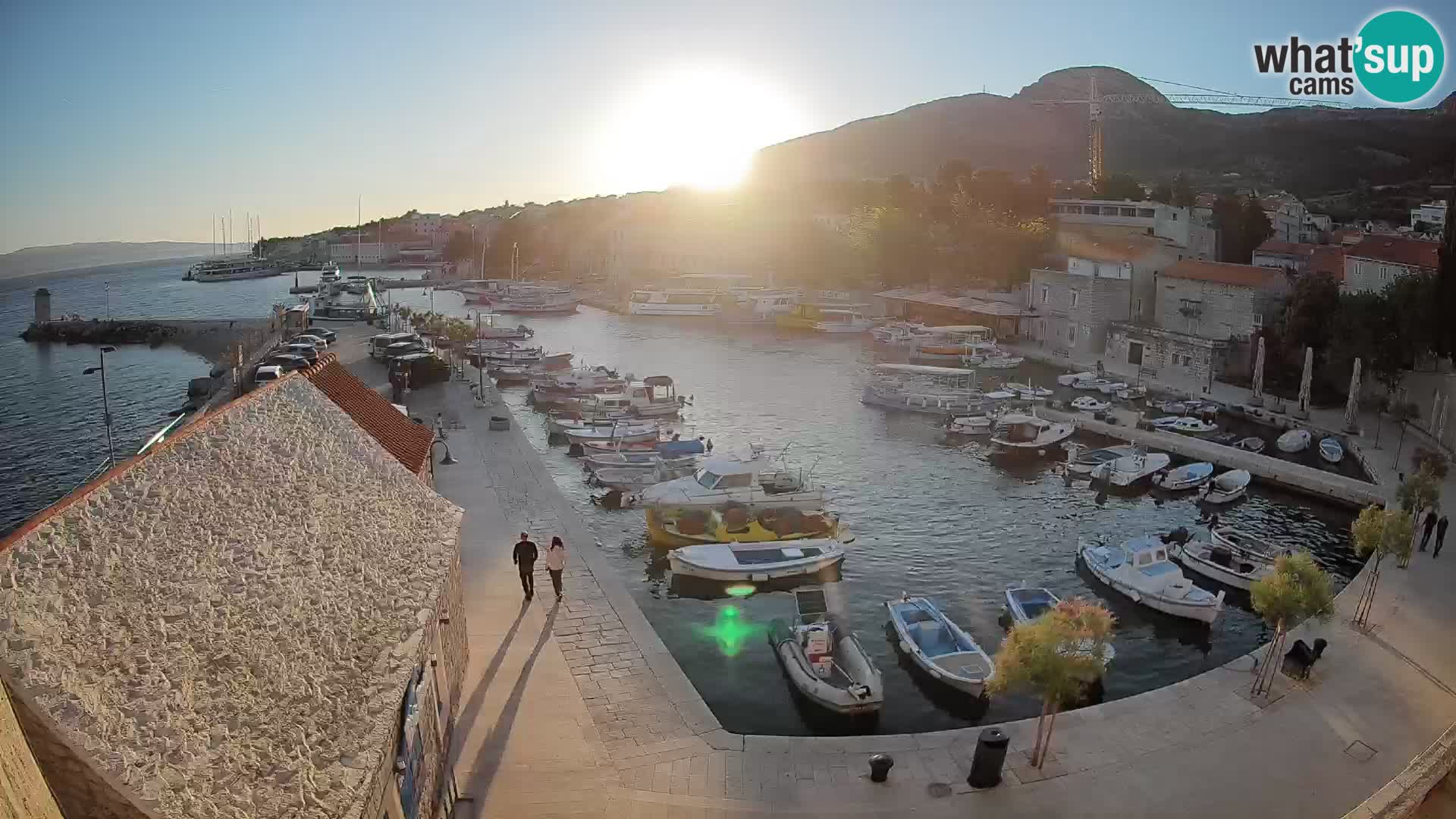 Webcam porto di Bol – Vista live sulla Riva e Marina