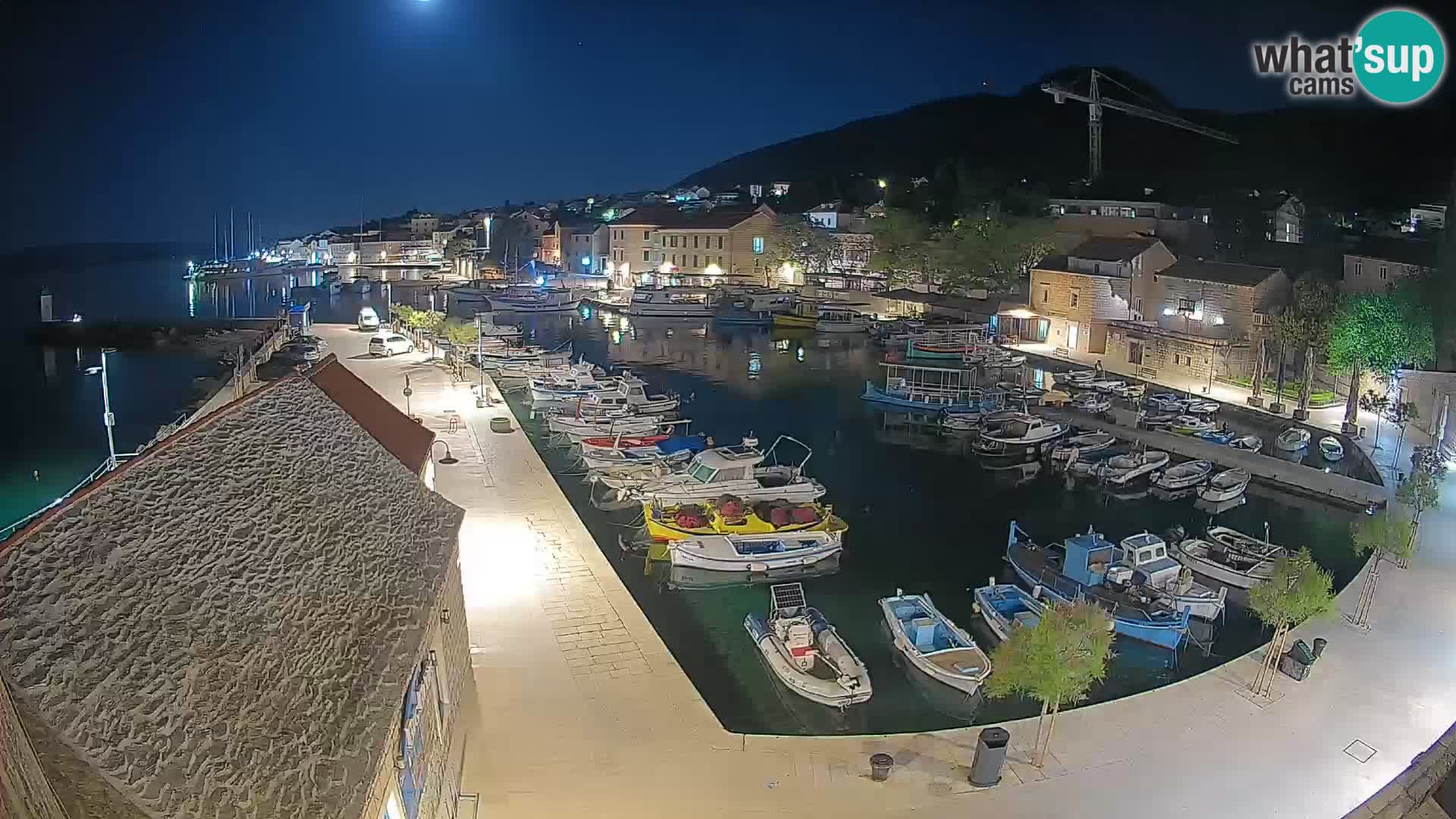 Webcam Bol Hafen – Liveblick auf Bol Riva & Marina