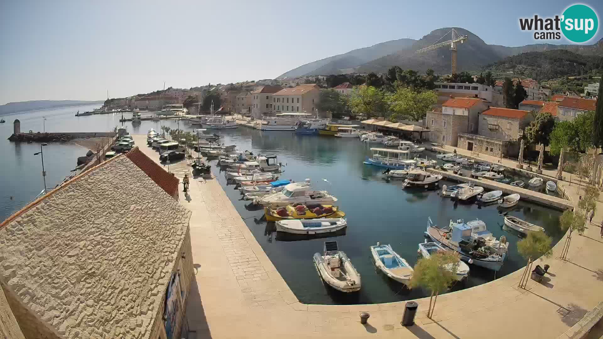Webcam porto di Bol – Vista live sulla Riva e Marina