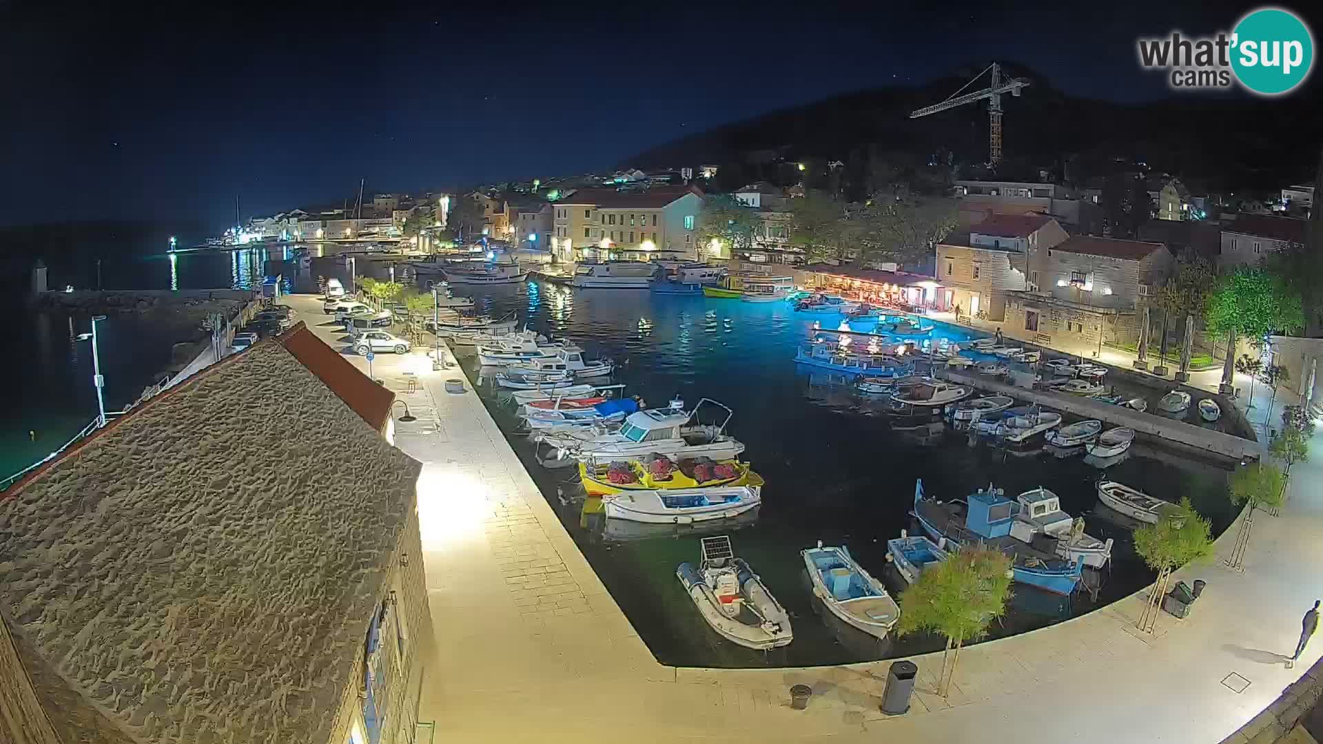 Webcam porto di Bol – Vista live sulla Riva e Marina