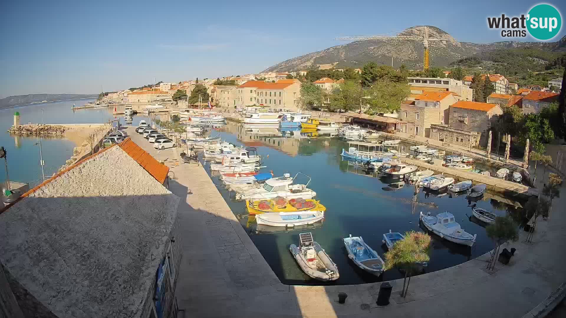 Webcam porto di Bol – Vista live sulla Riva e Marina