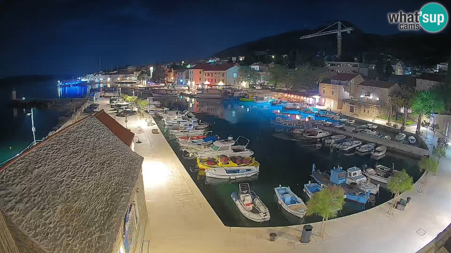 Webcam porto di Bol – Vista live sulla Riva e Marina