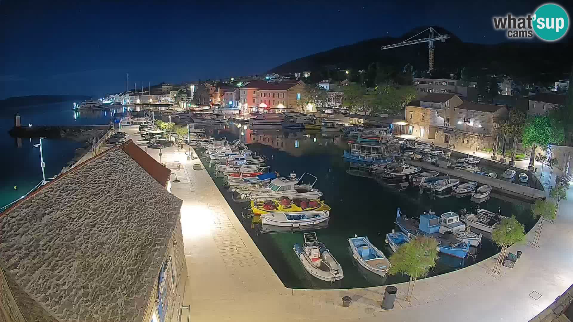 Webcam porto di Bol – Vista live sulla Riva e Marina