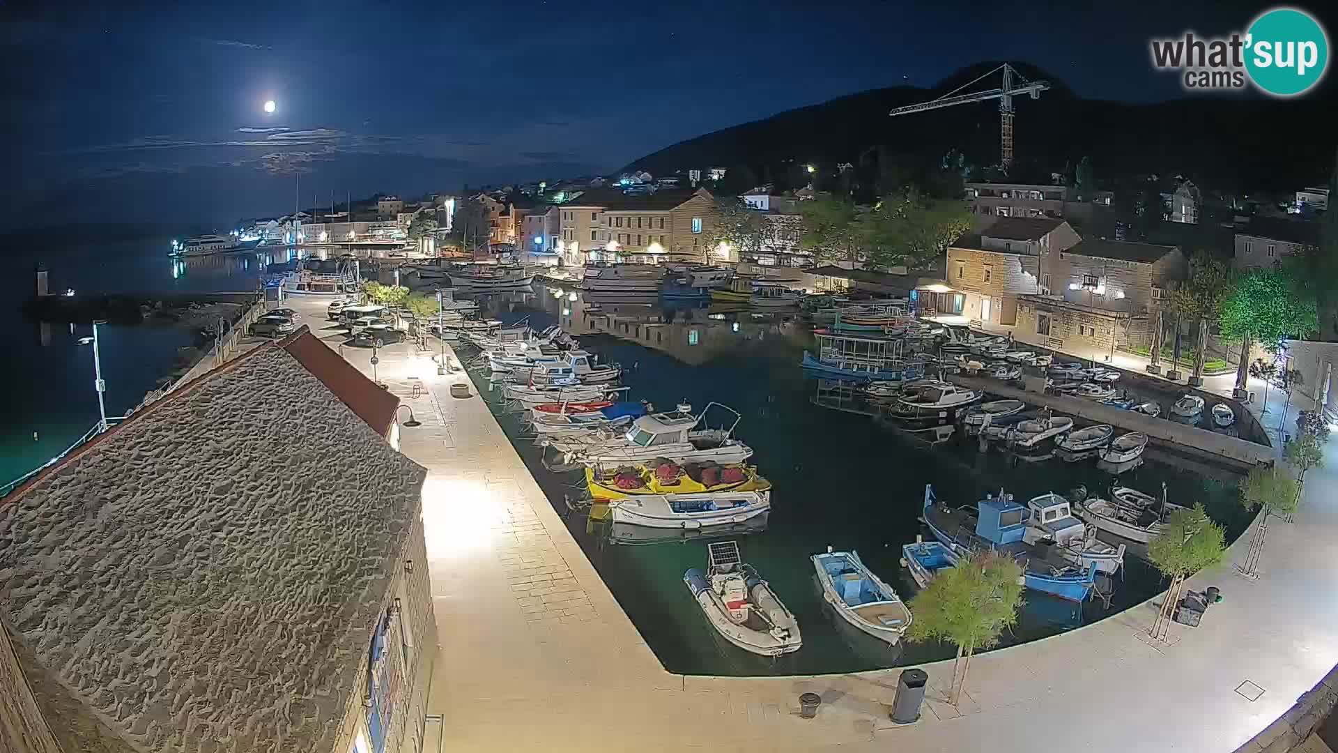 Webcam porto di Bol – Vista live sulla Riva e Marina