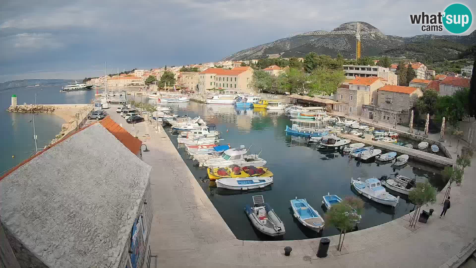 Webcam porto di Bol – Vista live sulla Riva e Marina