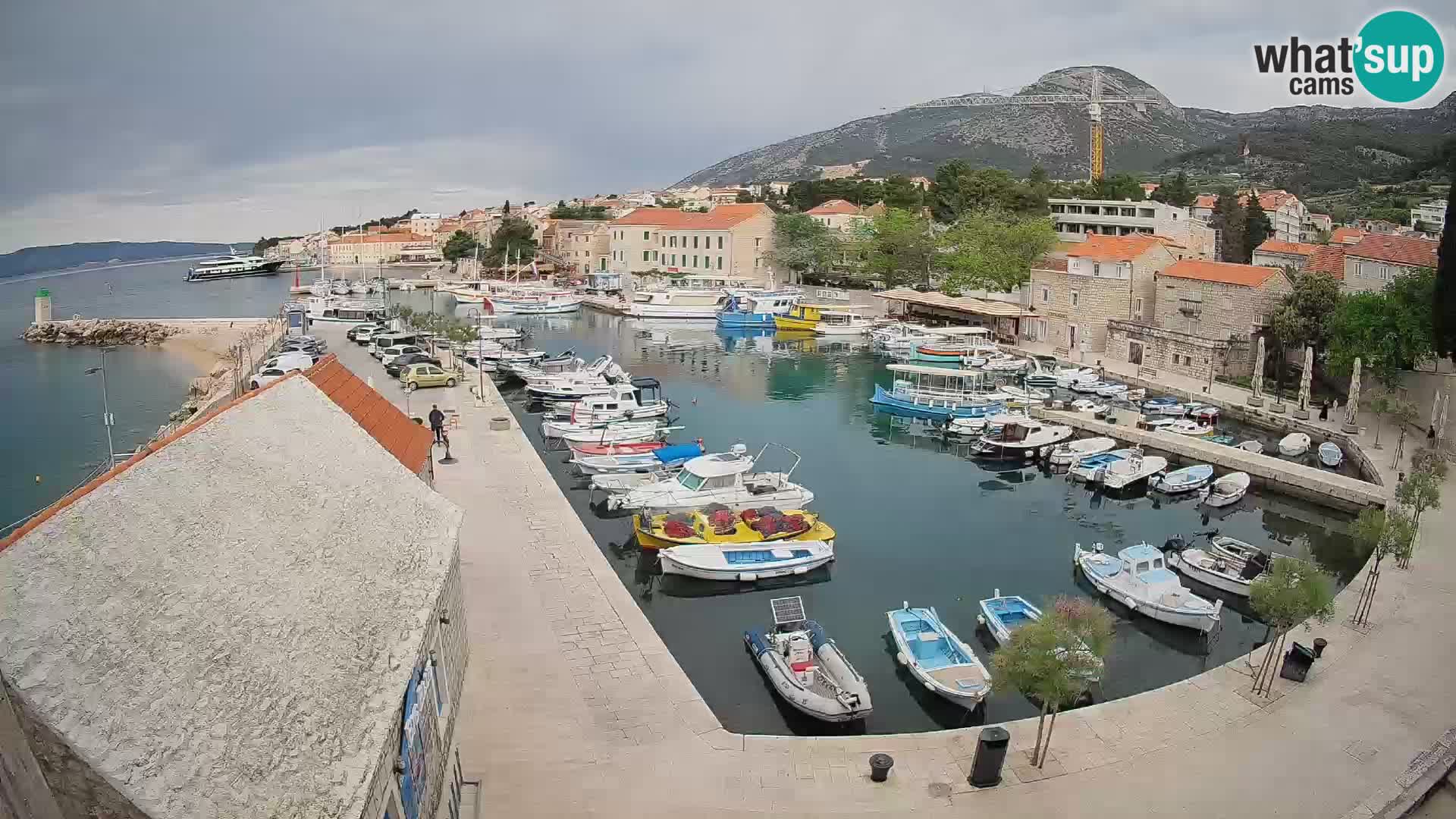 Webcam porto di Bol – Vista live sulla Riva e Marina
