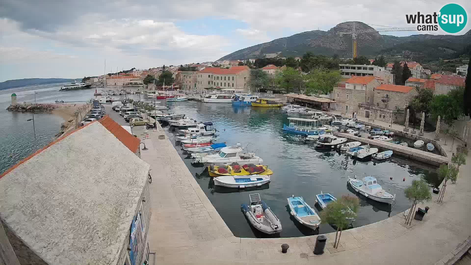 Web kamera Bol Riva – Pogled uživo na luku i marinu