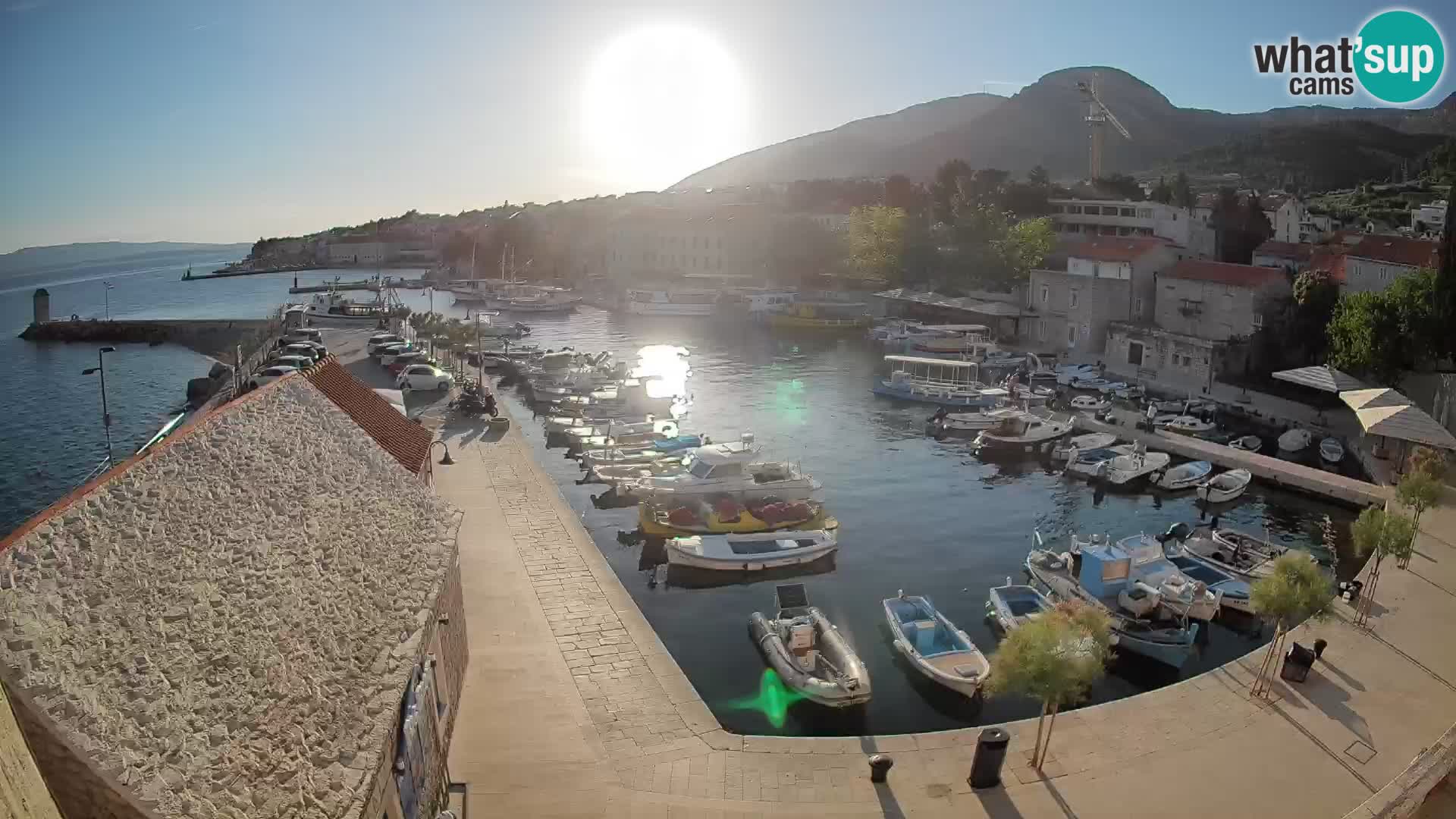 Webcam porto di Bol – Vista live sulla Riva e Marina