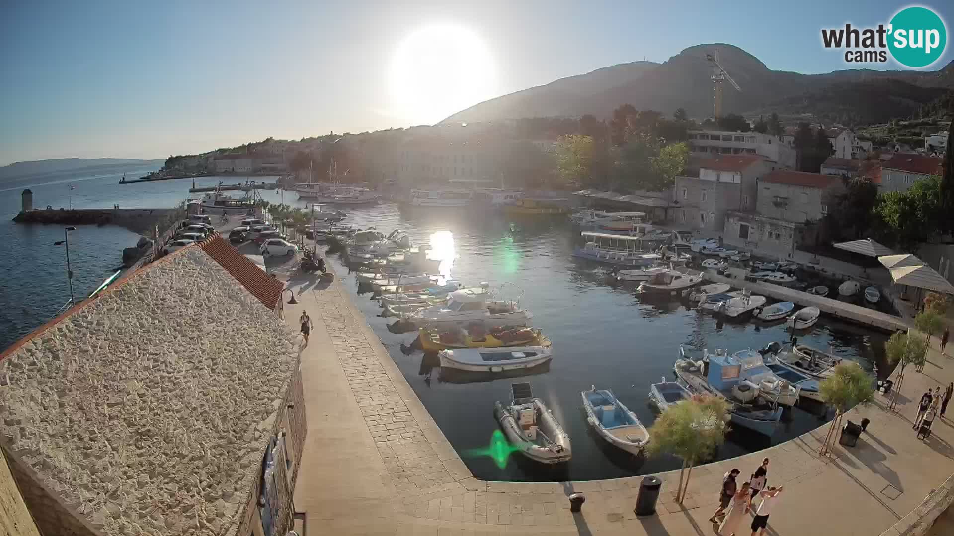 Webcam porto di Bol – Vista live sulla Riva e Marina