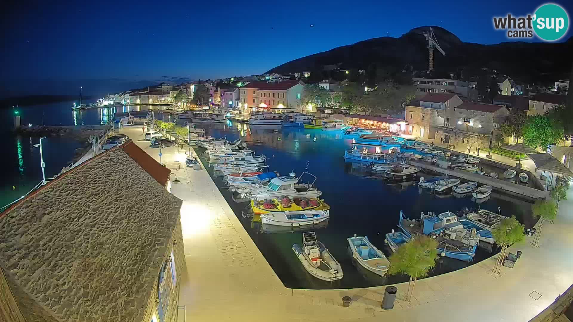 Webcam porto di Bol – Vista live sulla Riva e Marina