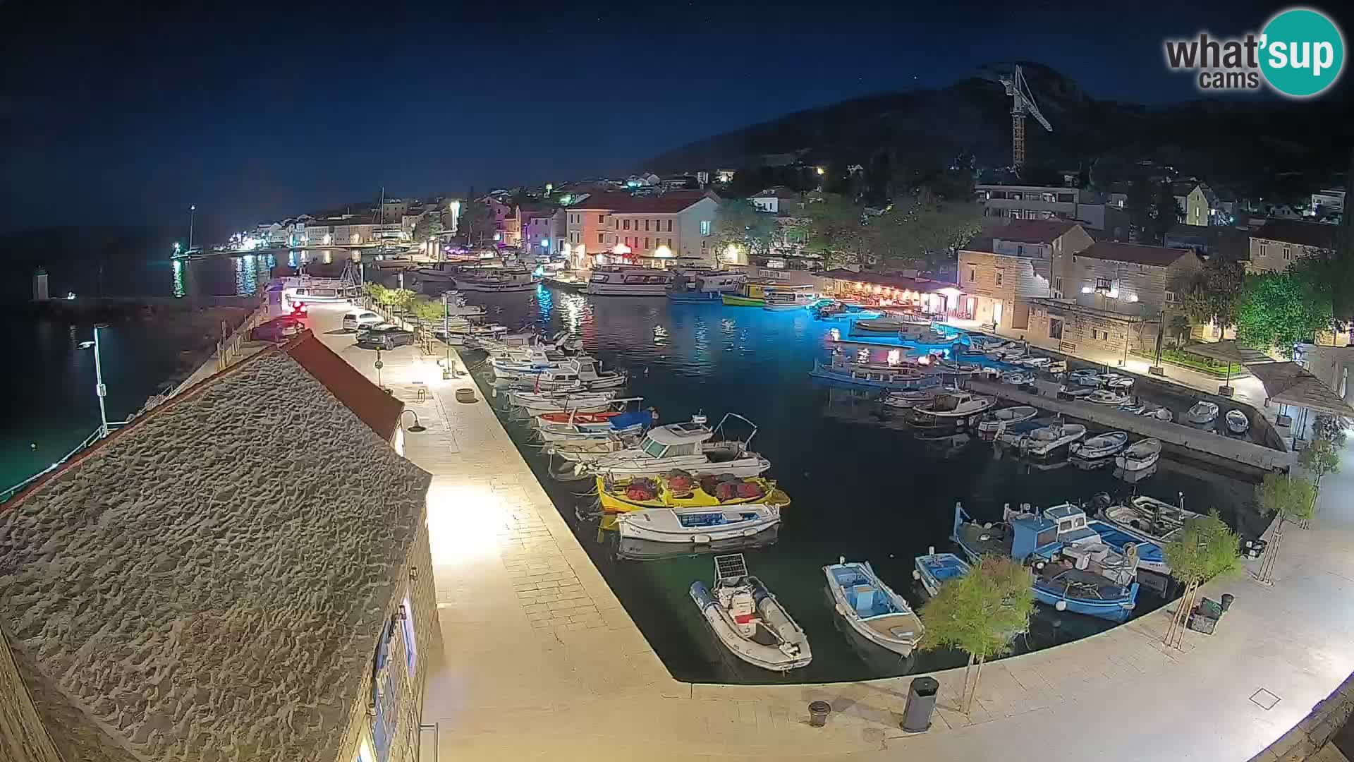 Webcam porto di Bol – Vista live sulla Riva e Marina