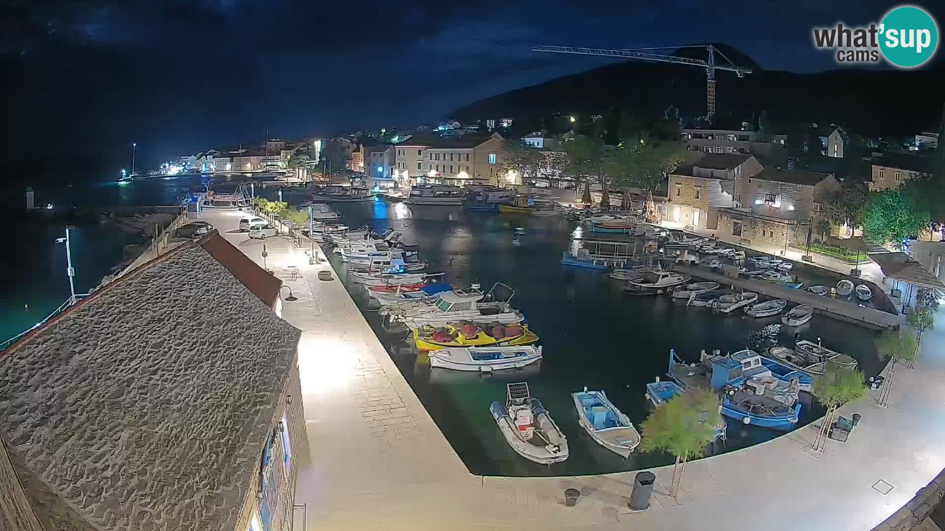 Webcam porto di Bol – Vista live sulla Riva e Marina