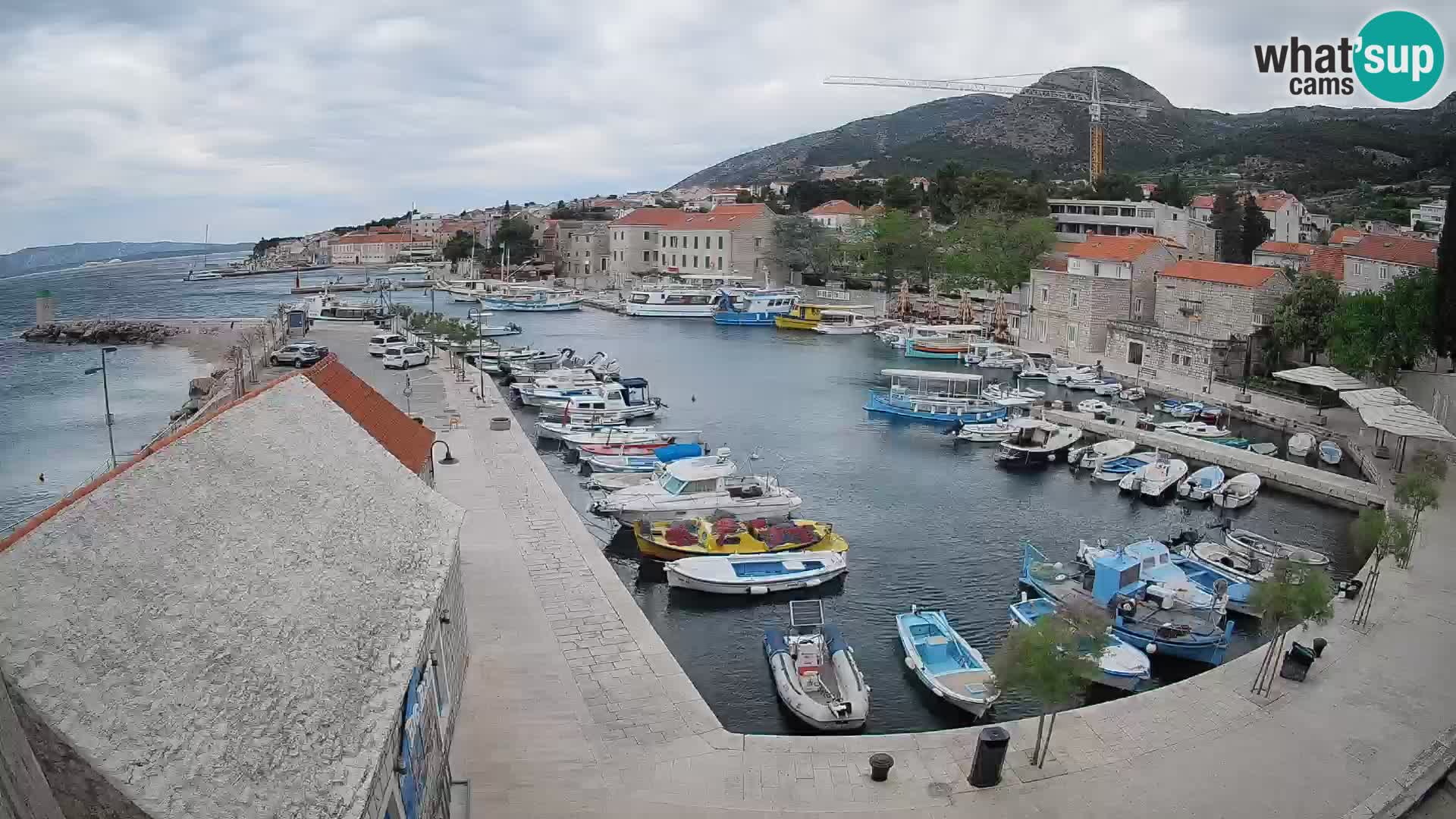 Web kamera Bol Riva – Pogled uživo na luku i marinu