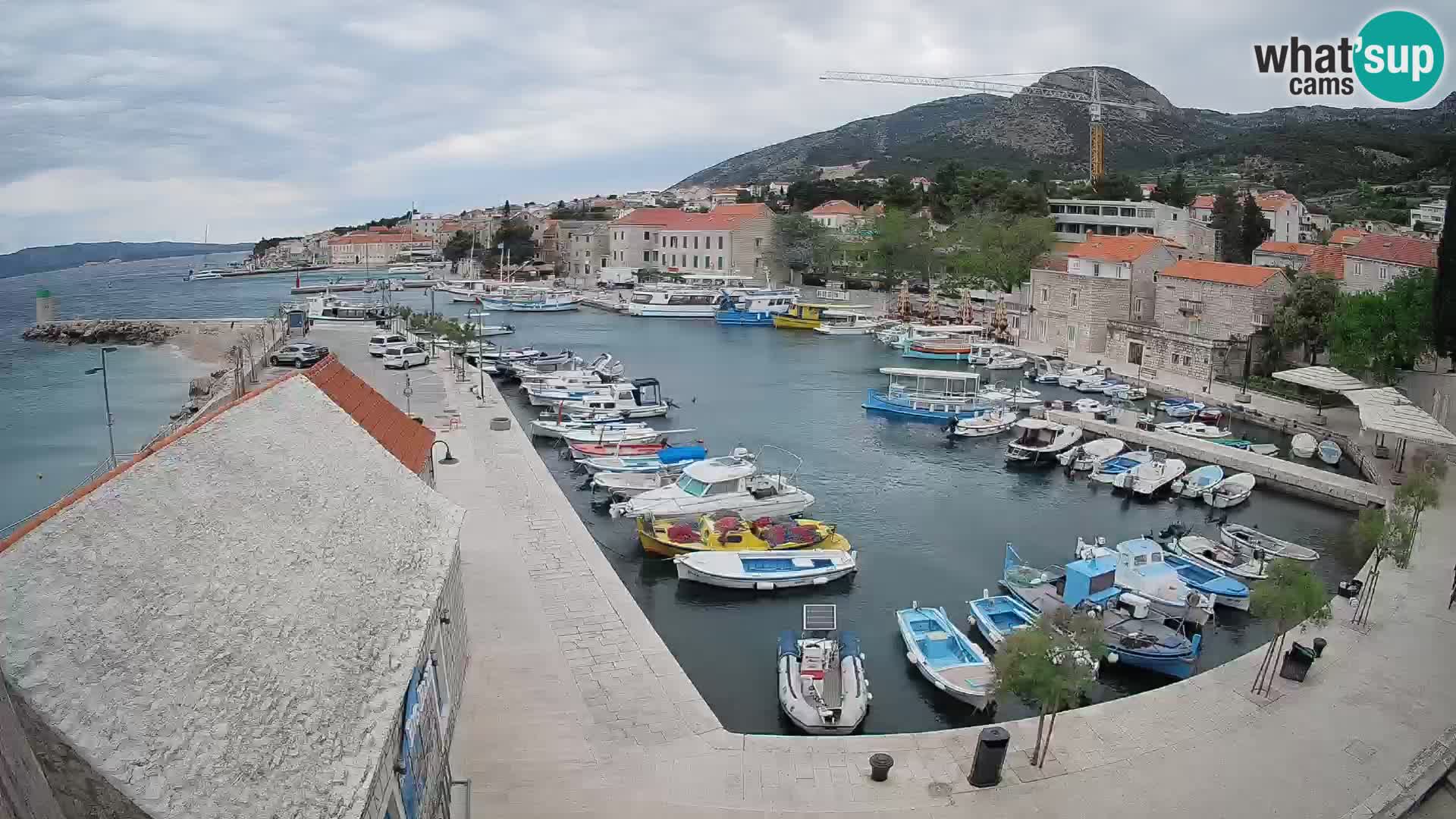 Webcam porto di Bol – Vista live sulla Riva e Marina