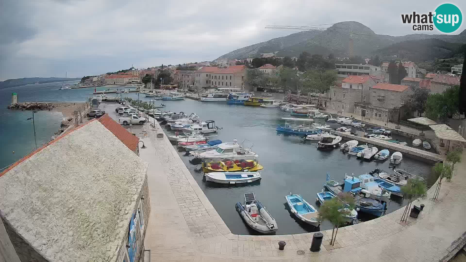 Webcam porto di Bol – Vista live sulla Riva e Marina