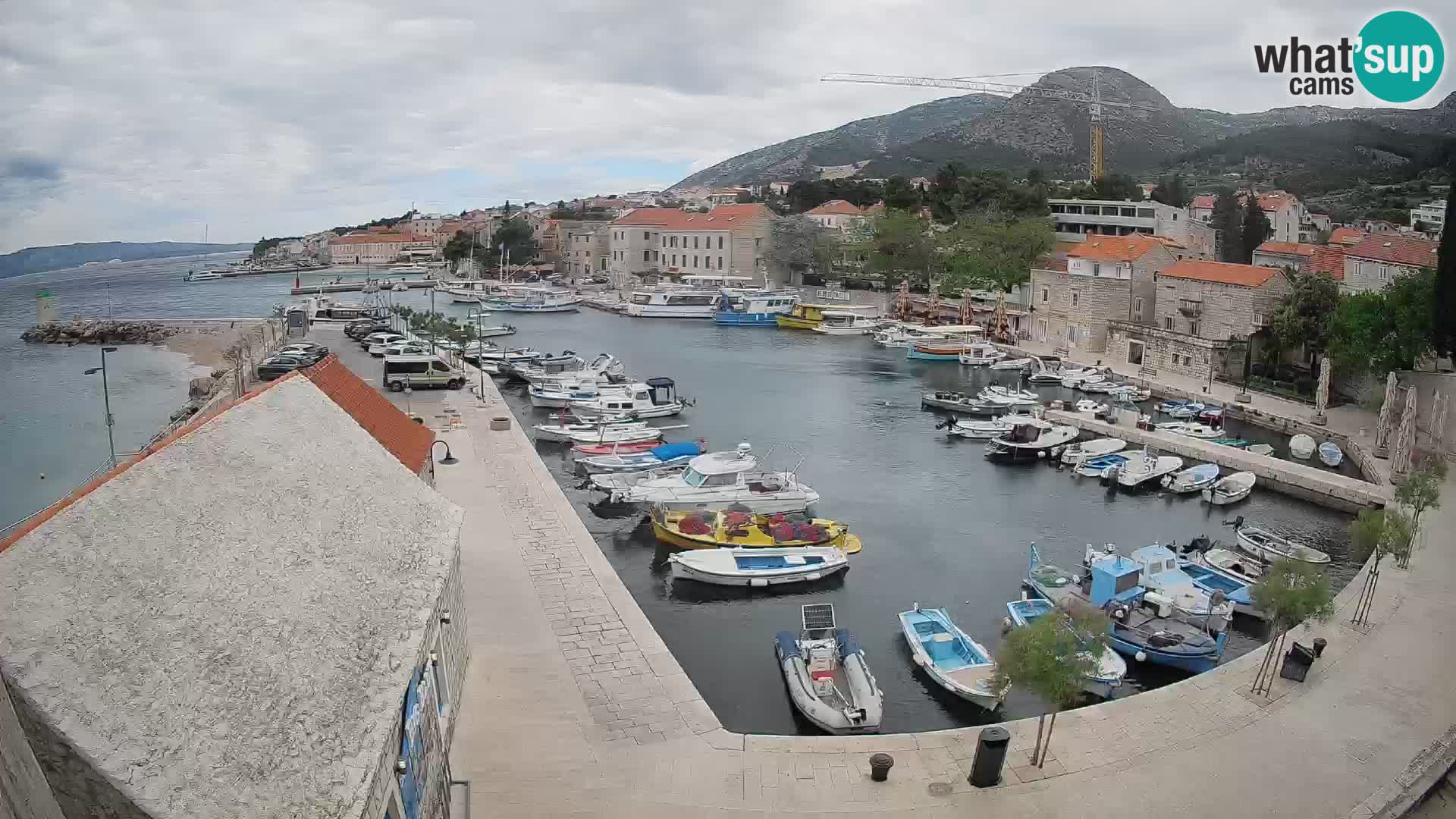 Webcam porto di Bol – Vista live sulla Riva e Marina
