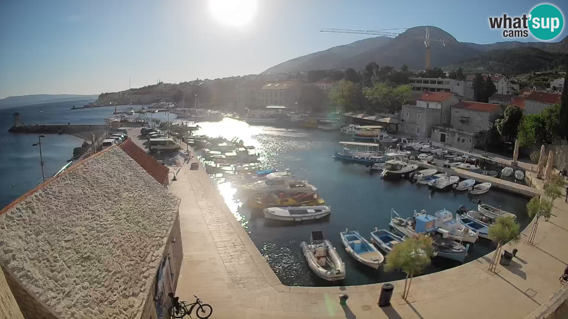 Webcam Bol Hafen – Liveblick auf Bol Riva & Marina