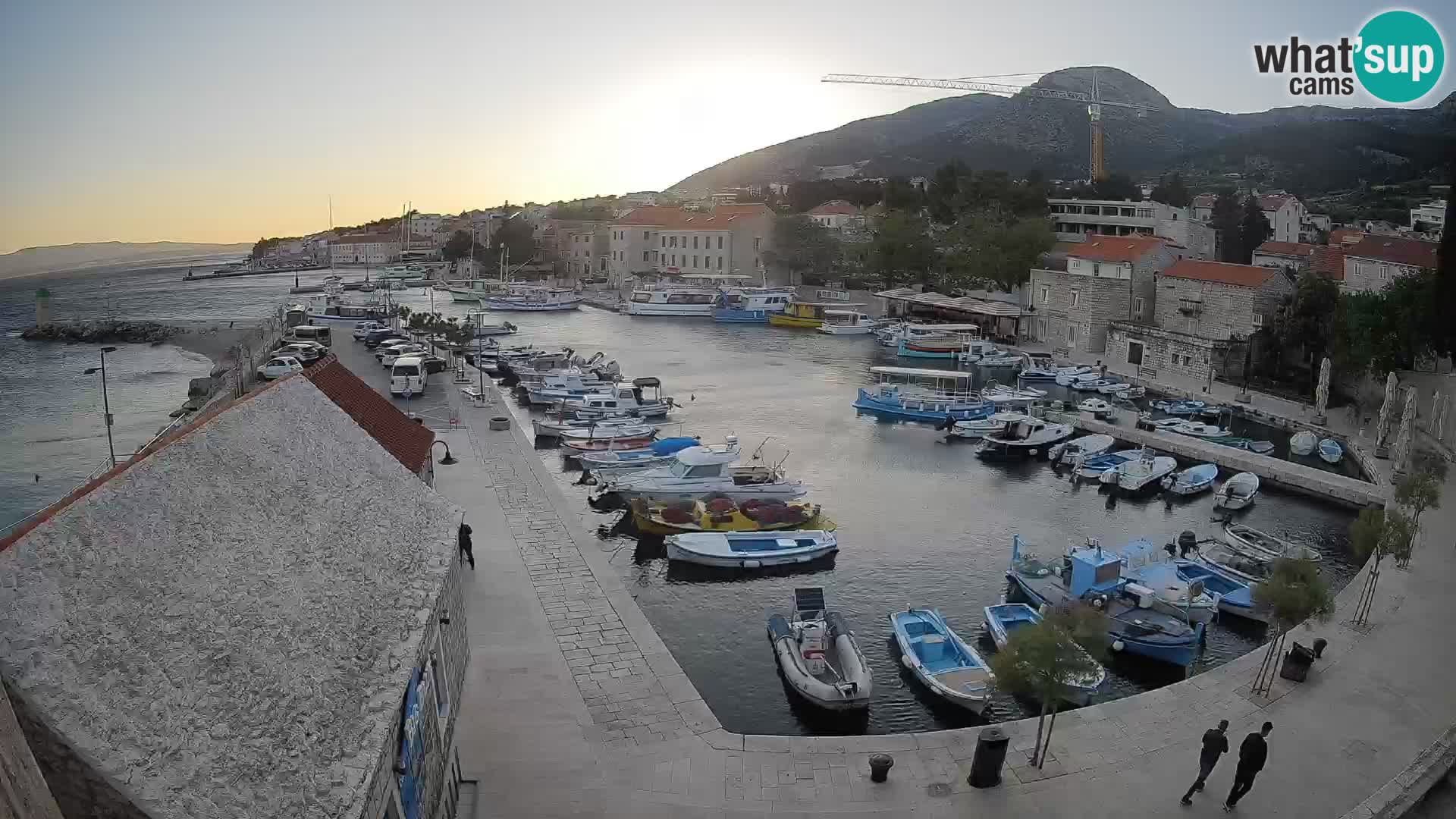 Webcam porto di Bol – Vista live sulla Riva e Marina