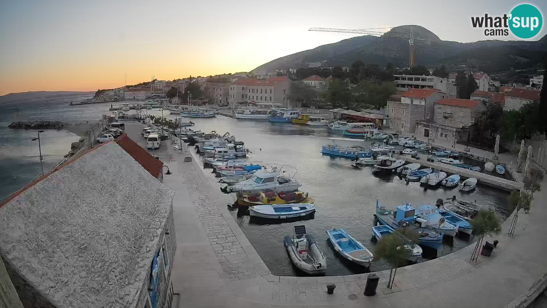 Webcam porto di Bol – Vista live sulla Riva e Marina