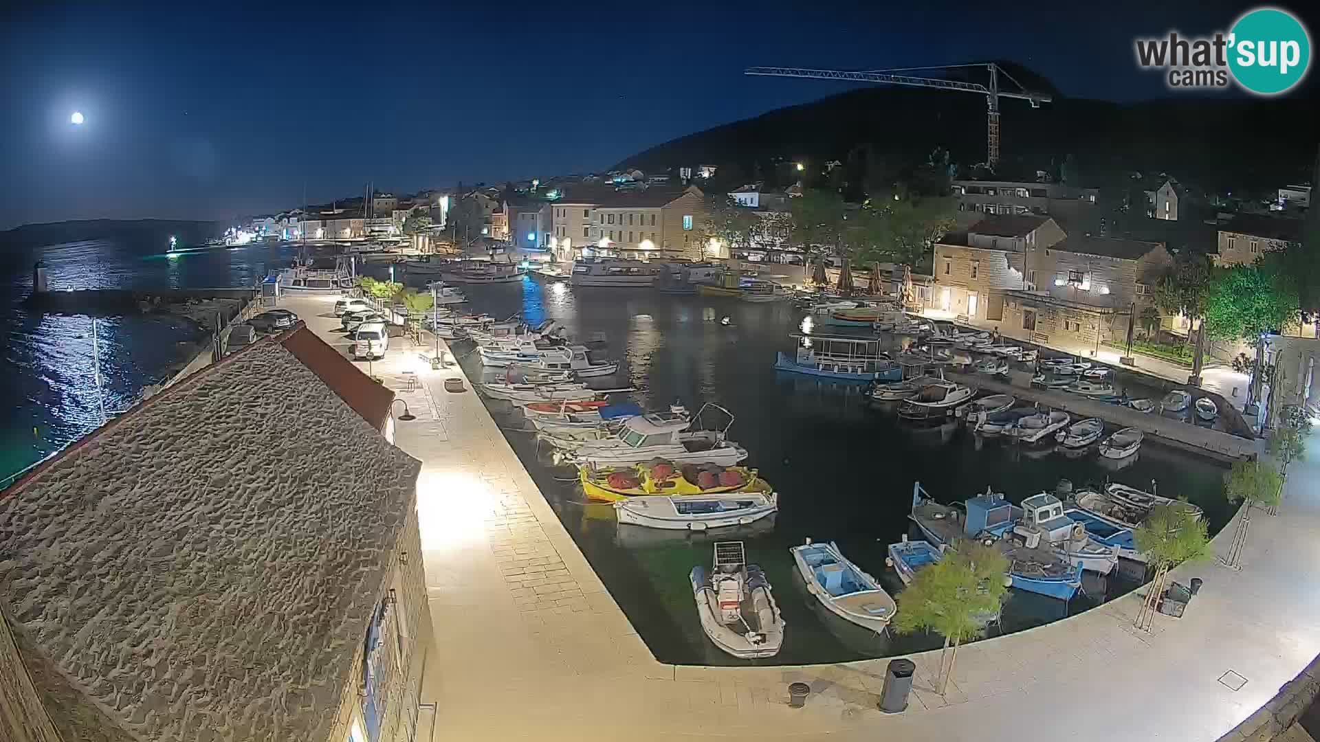 Webcam porto di Bol – Vista live sulla Riva e Marina