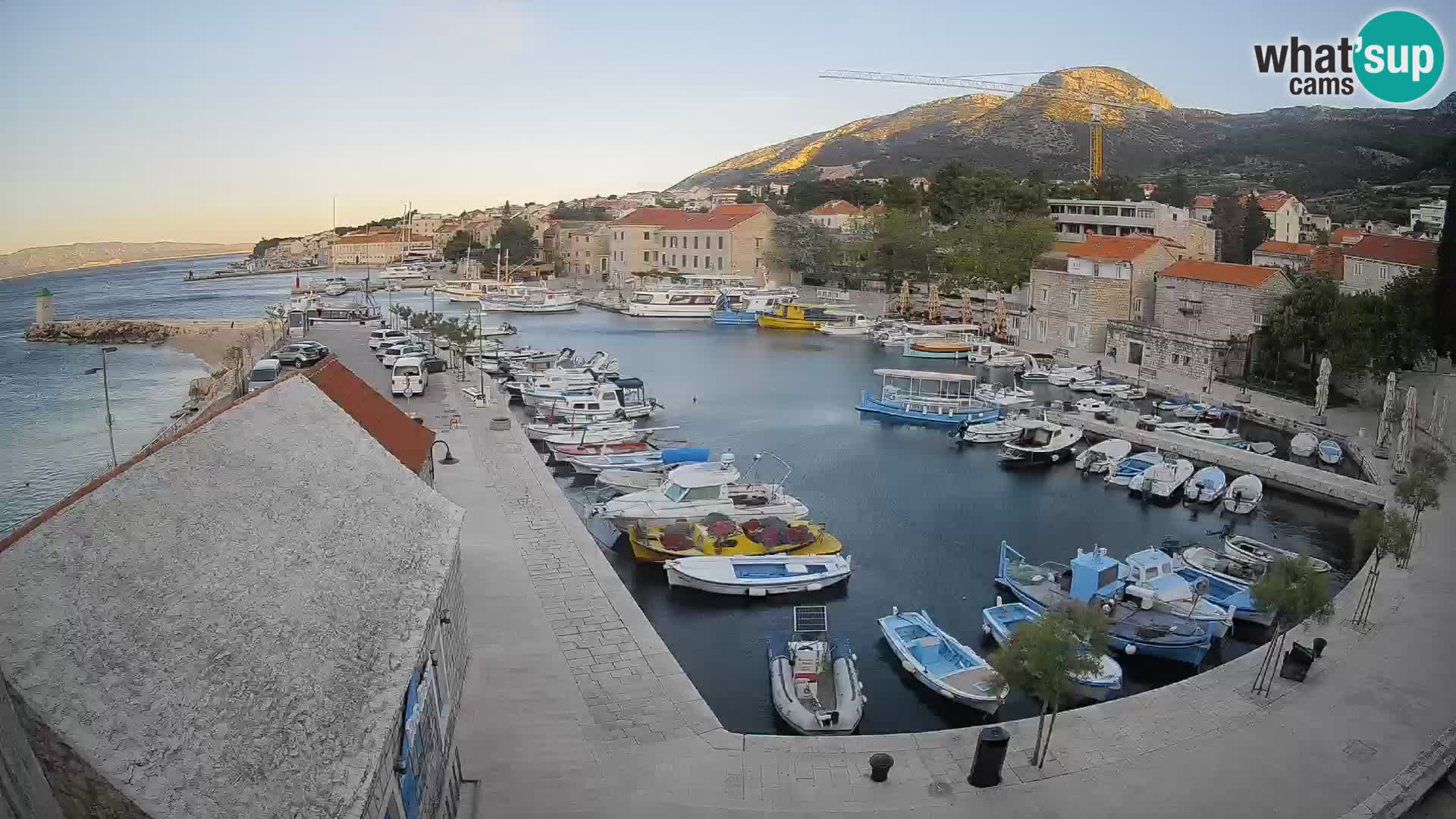 Webcam porto di Bol – Vista live sulla Riva e Marina