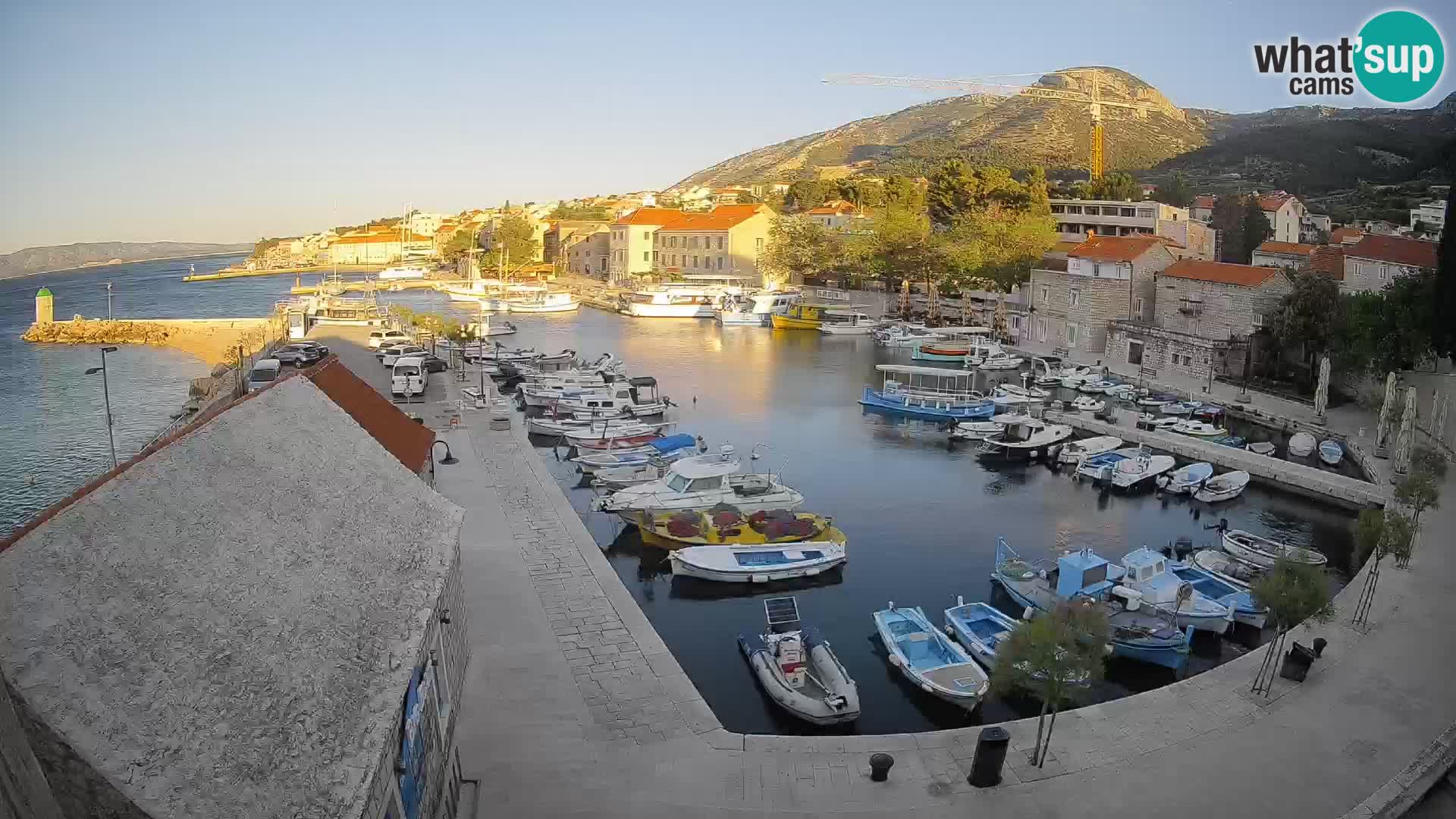 Webcam porto di Bol – Vista live sulla Riva e Marina