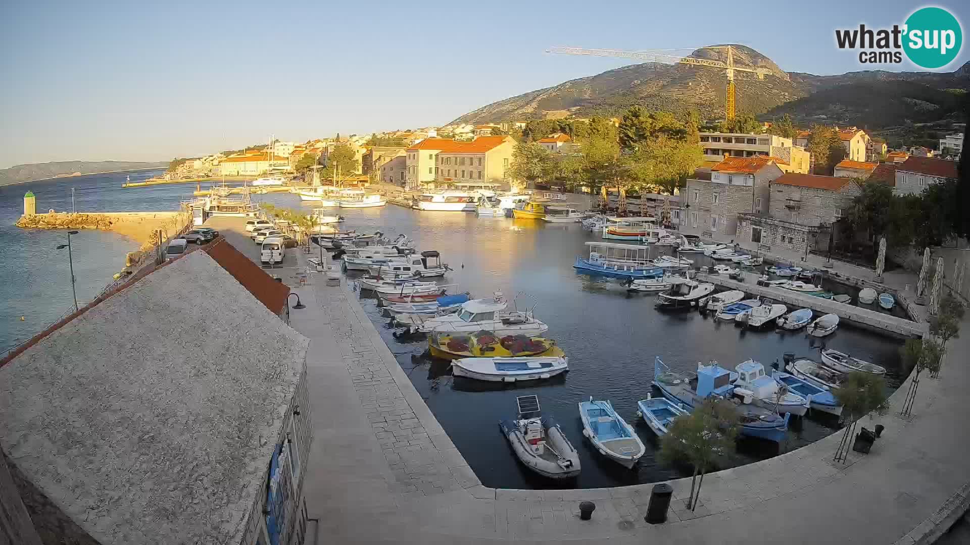 Webcam porto di Bol – Vista live sulla Riva e Marina