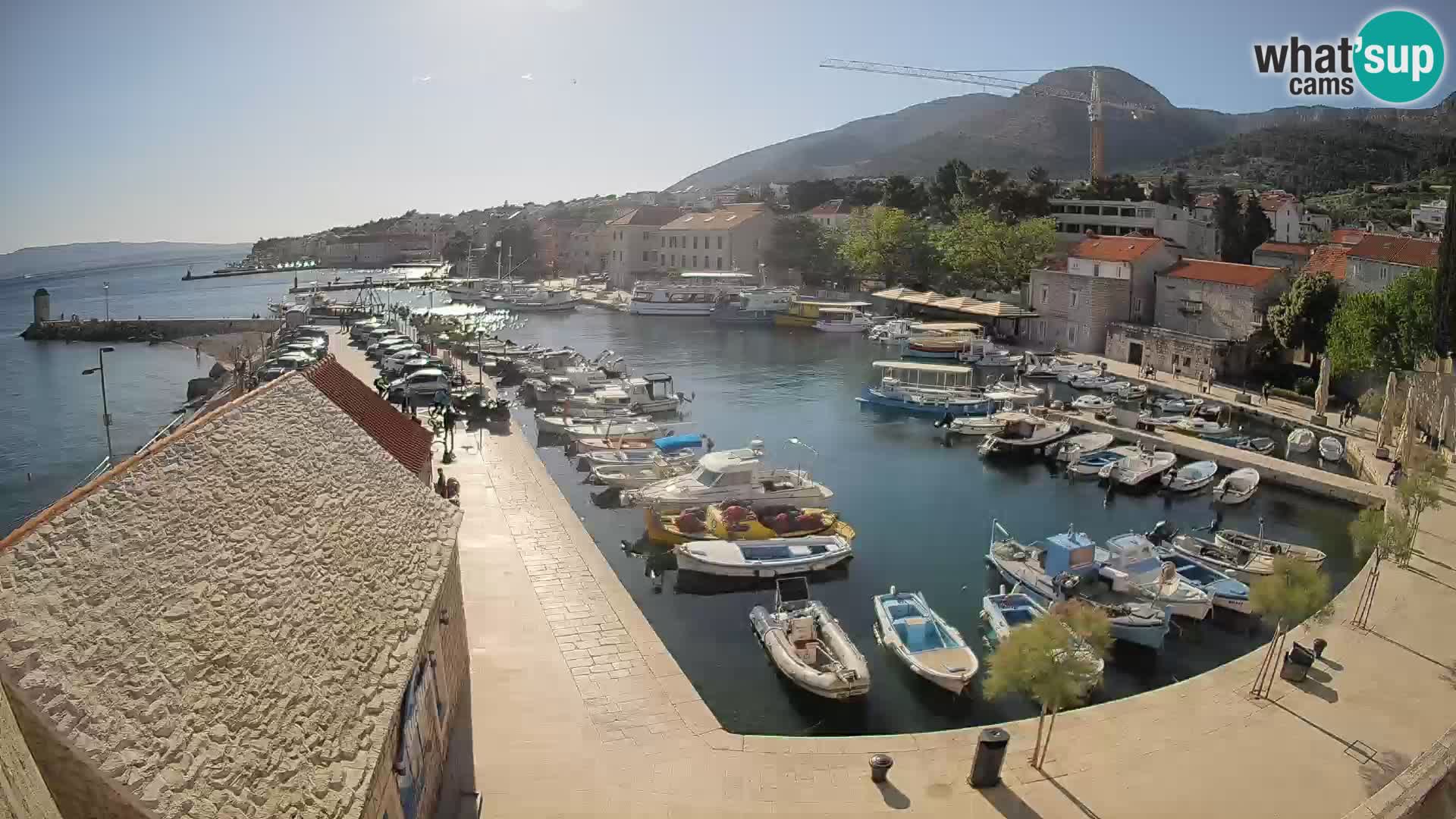 Web kamera Bol Riva – Pogled uživo na luku i marinu